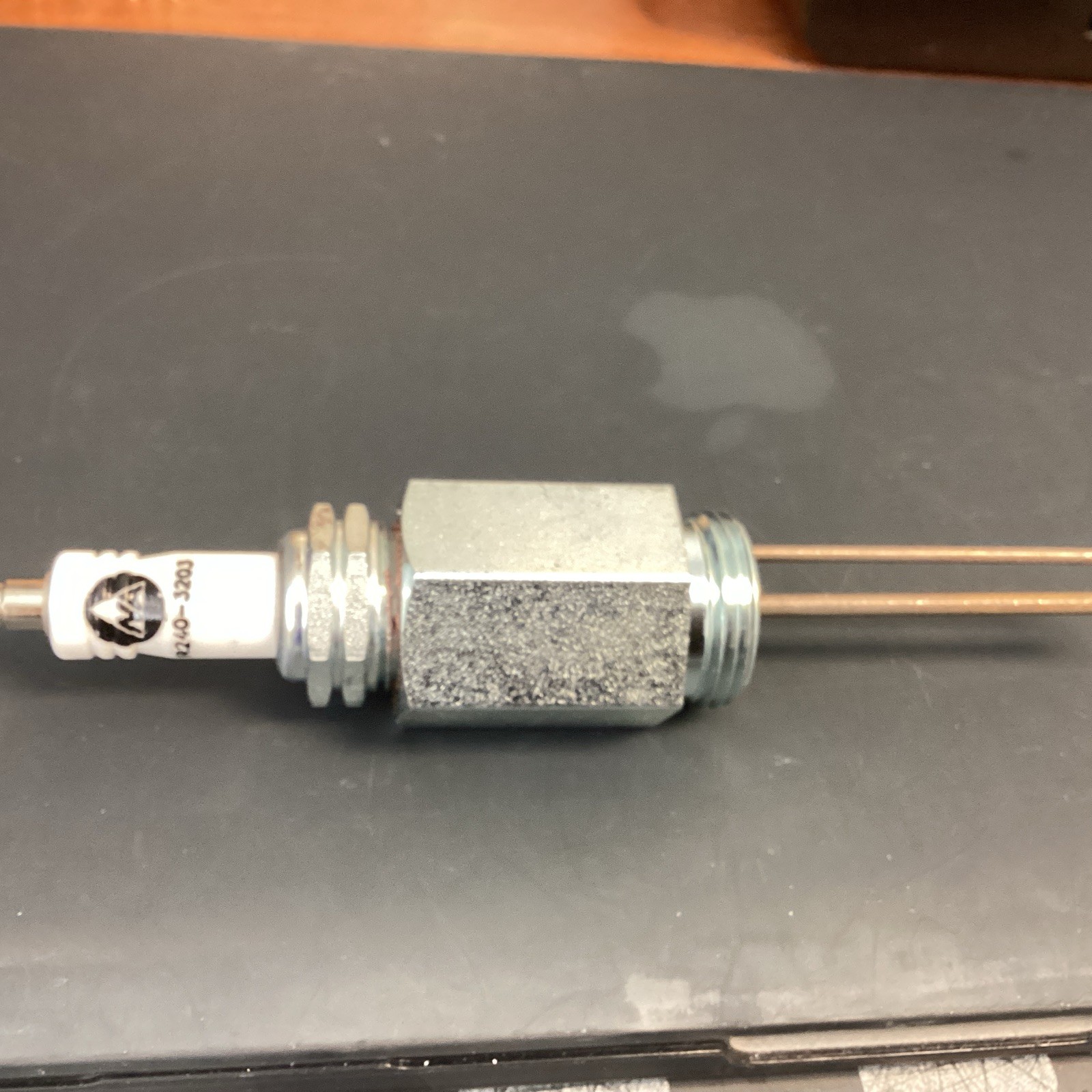 NA R240-3203 (LPW17F)