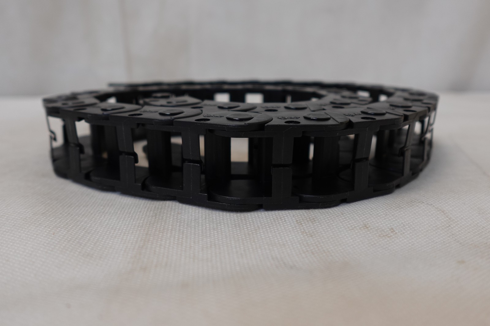 Otis Elevator / Igus – AAA342BS14 / NKB-05859-19216652 / P604090 – Plastic Chain