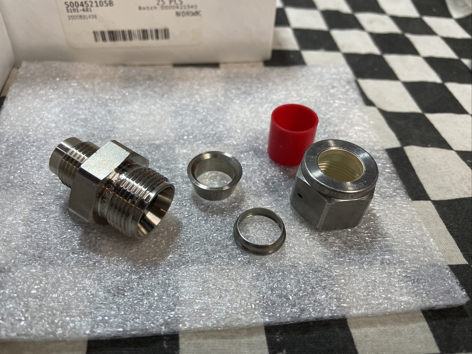 SWAGELOK Male Connector 1/2 TUBE x 9/16-20, SS-810-1-0215, SS81010215, LOT OF 93
