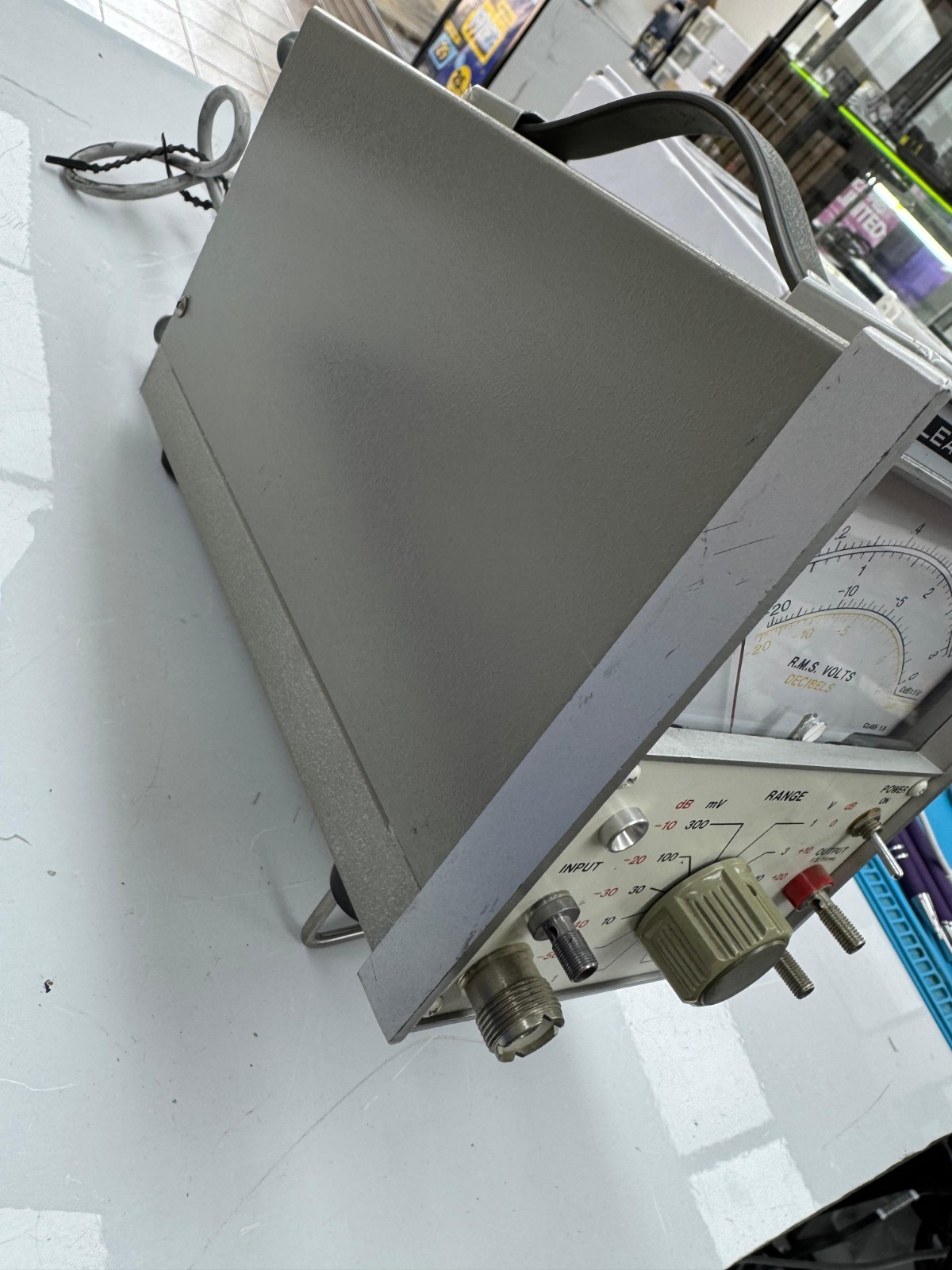LEADER LMV-181A AC MILLIVOLTIMETER