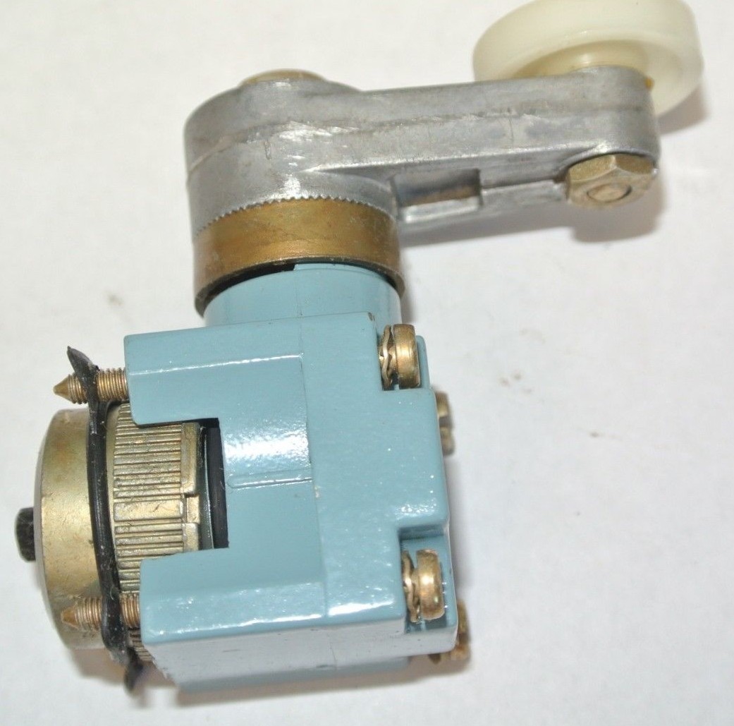 TELEMECANIQUE XCK-D31 LIMIT SWITCH ROLLER-TYPE HEAD – NEW SURPLUS- ZCK-31