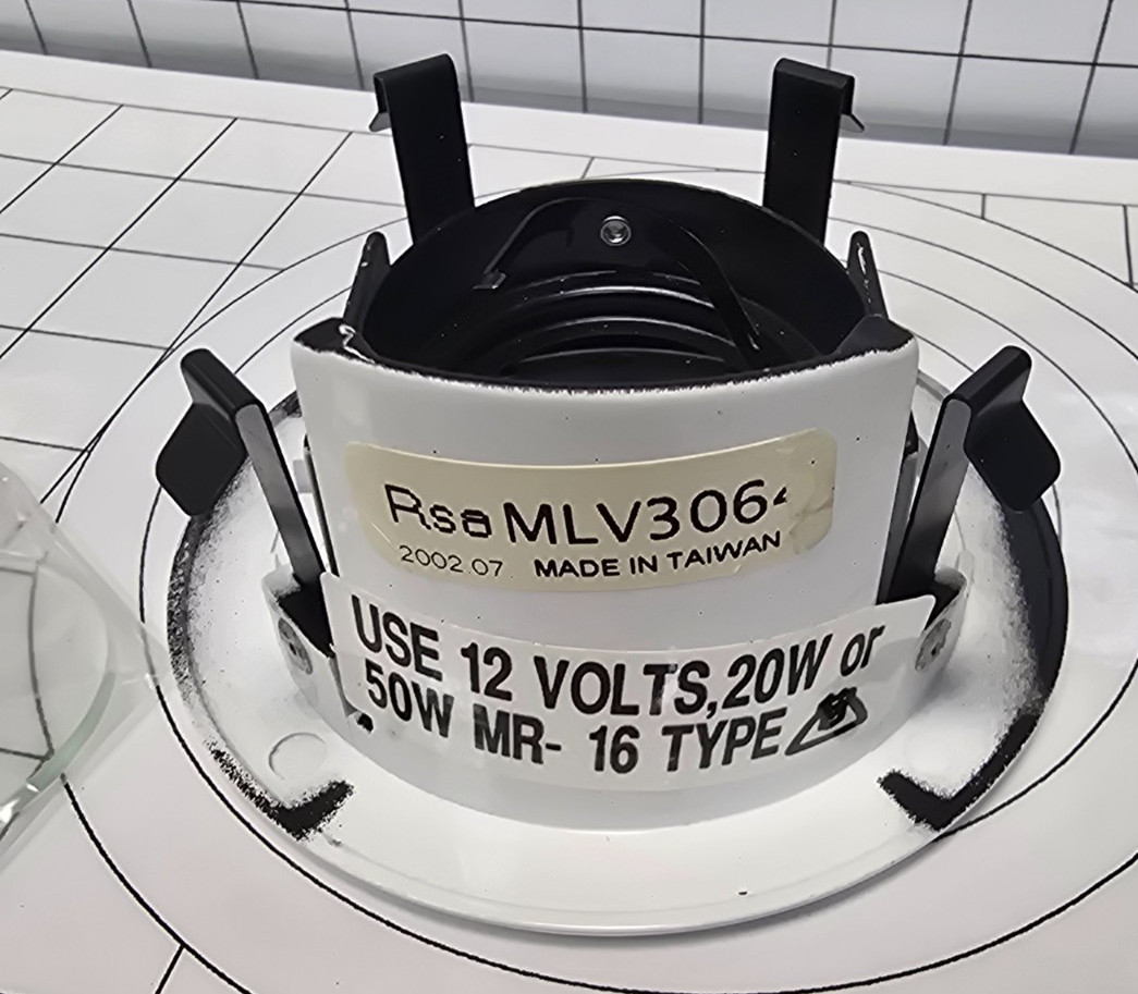 H.E. WILLIAMS – MLV3064 – LAMP HOLDER TRIM WHITE – MVL3064