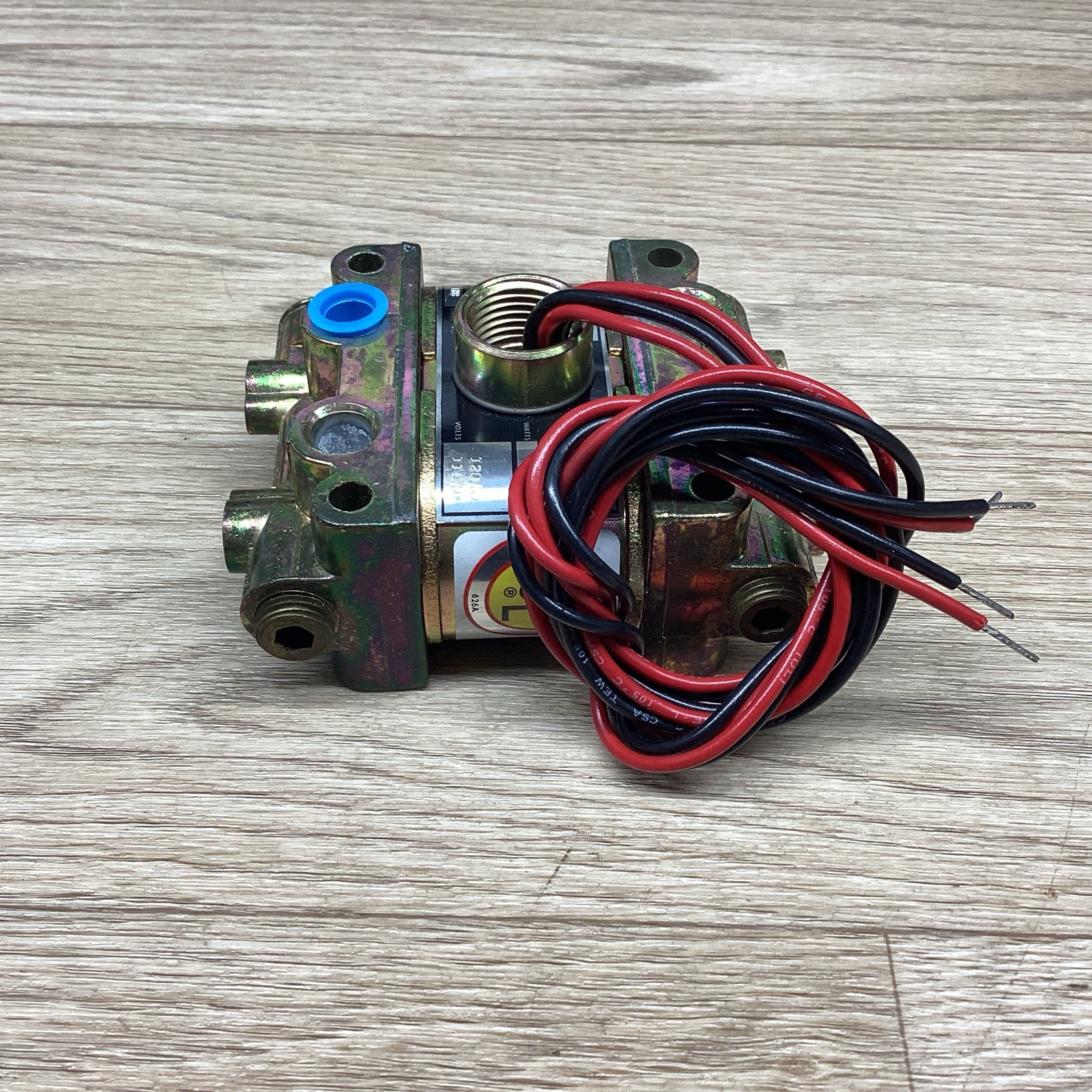 NOS SKINNER ELECTRIC 4 WAY VALVE V935DX15C 100 PRESSURE 20W #838PT153*CO