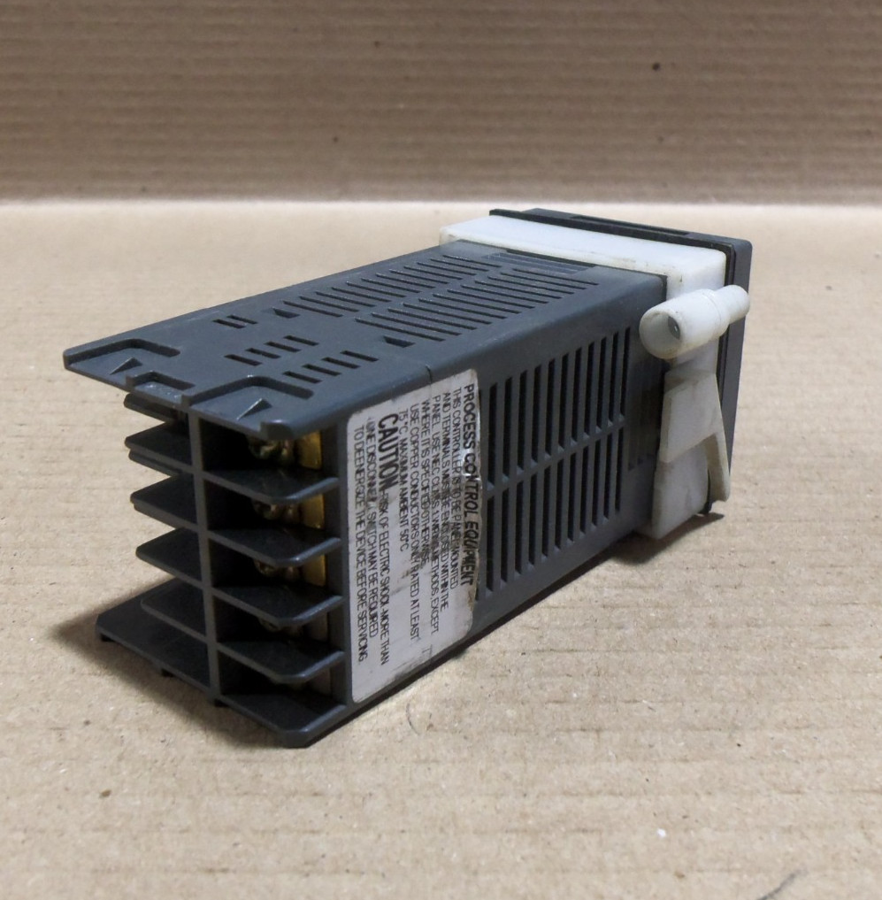 Chromalox 1600-10030 4-Digit Display 100-240Vac 8VA
