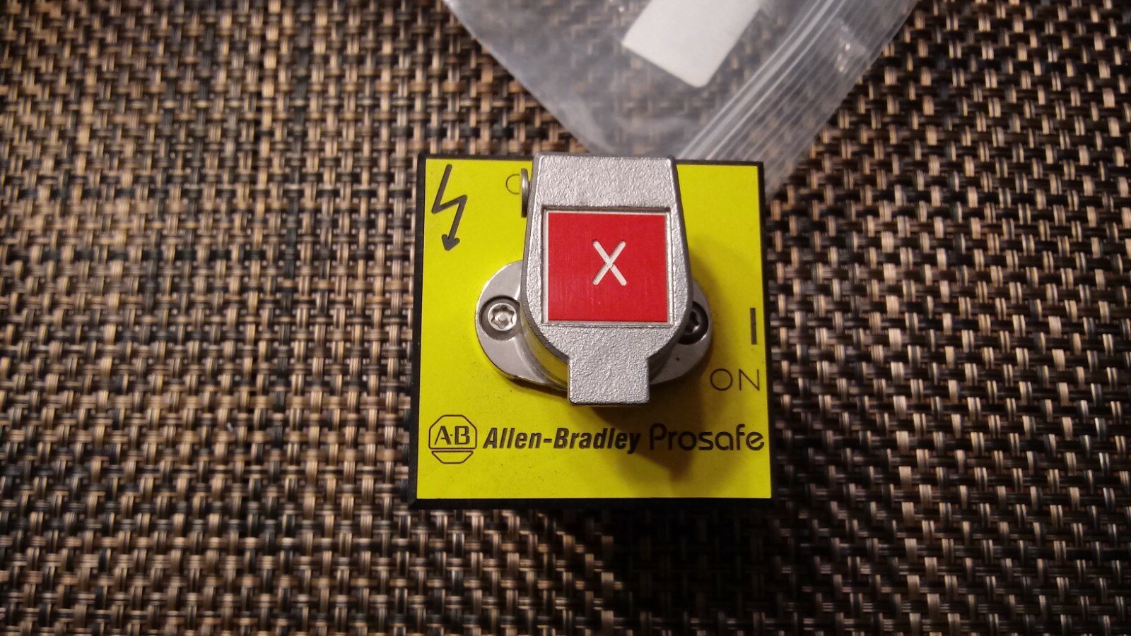 New Allen Bradley 440T-MRPSE10 “X” Guardmaster Trapped Key Interlock 11OM