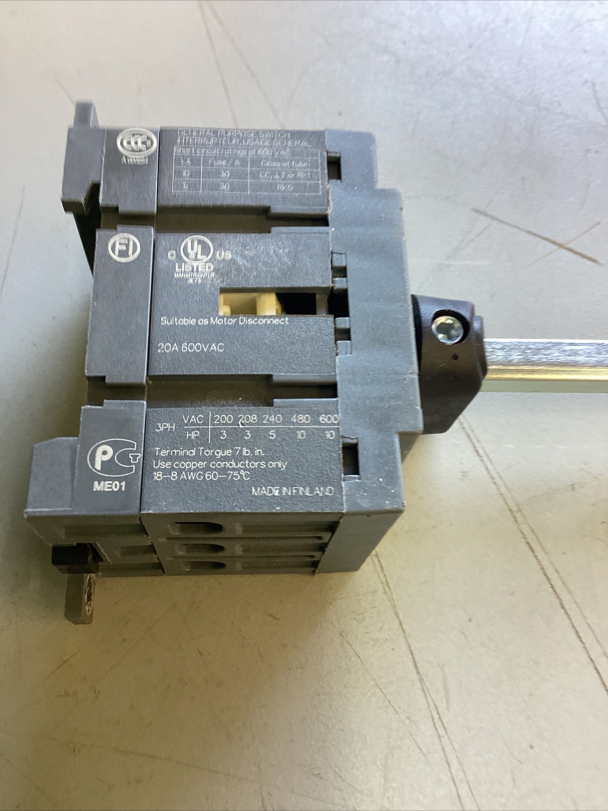 ABB OT16F3 DISCONNECT SWITCH 3-POLE 600V 50/60HZ 20A. &km38 SQ-D