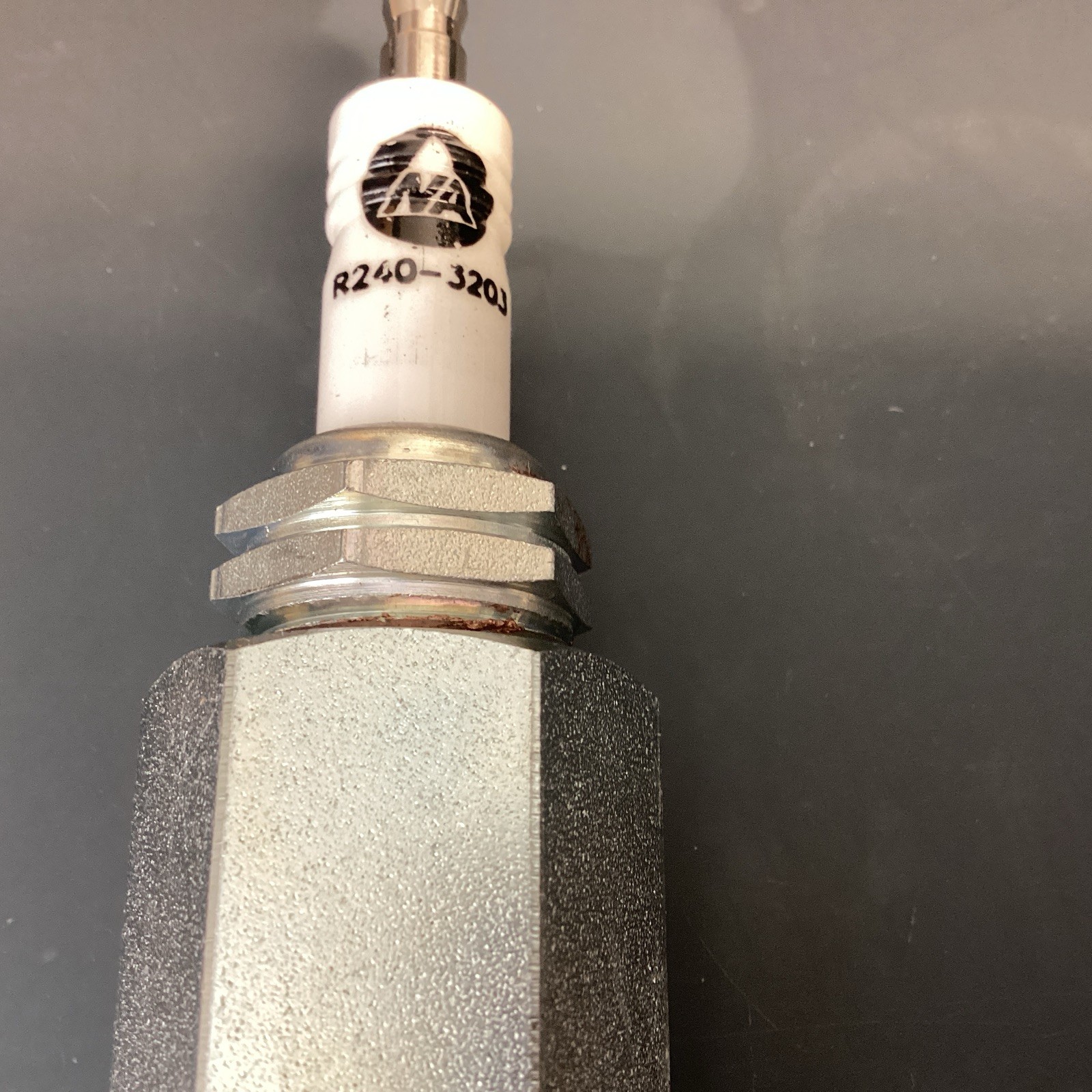 NA R240-3203 (LPW17F)