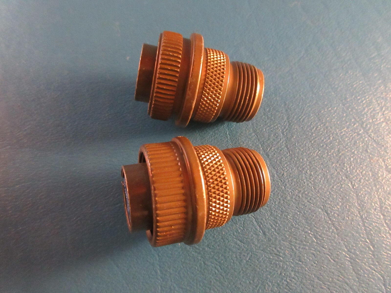 Bag of 2 Amphenol 10-820066-06S Connector Plug, 6 Pin Female Socket