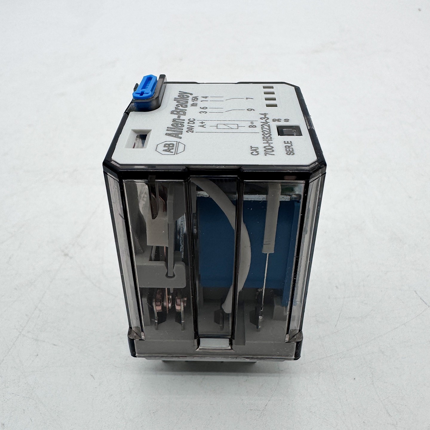 700-HB32Z24-3-4 24V DC GP Tall Square Base Relay New Original 700HB32Z2434