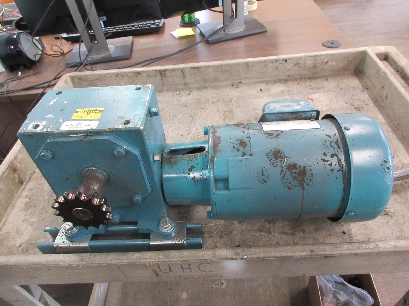 Electra-Gear Gearmotor CK75BTC 0.75HP 208-230/460V 1725RPM Motor Ratio 30:1 Used