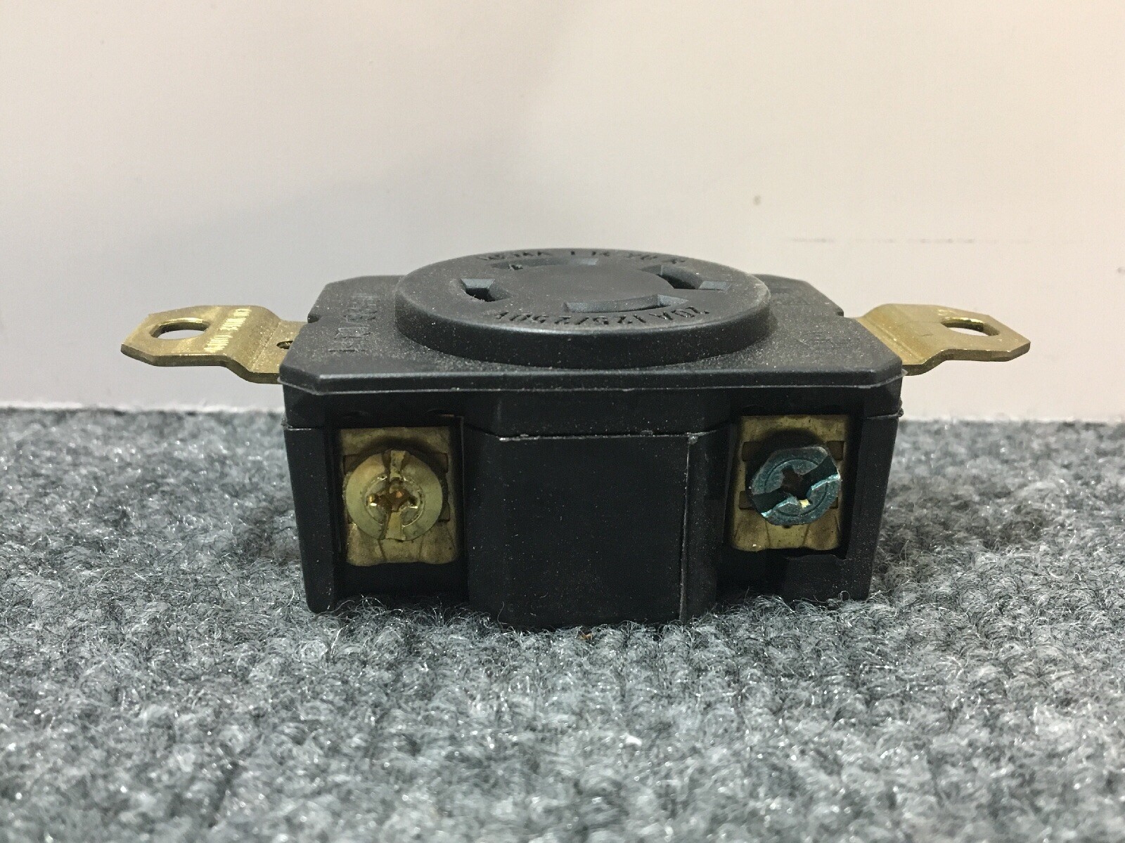 NEW Pass & Seymour L520-R Turnlok Receptacle 20A 125V