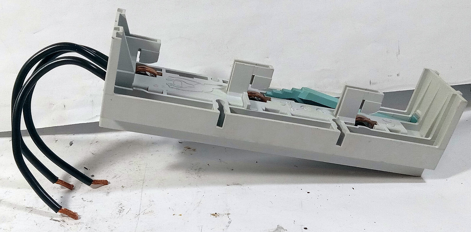 1 USED SIEMENS FBS2545 EN60947 690V BUSS BAR ADAPTER ***MAKE OFFER***