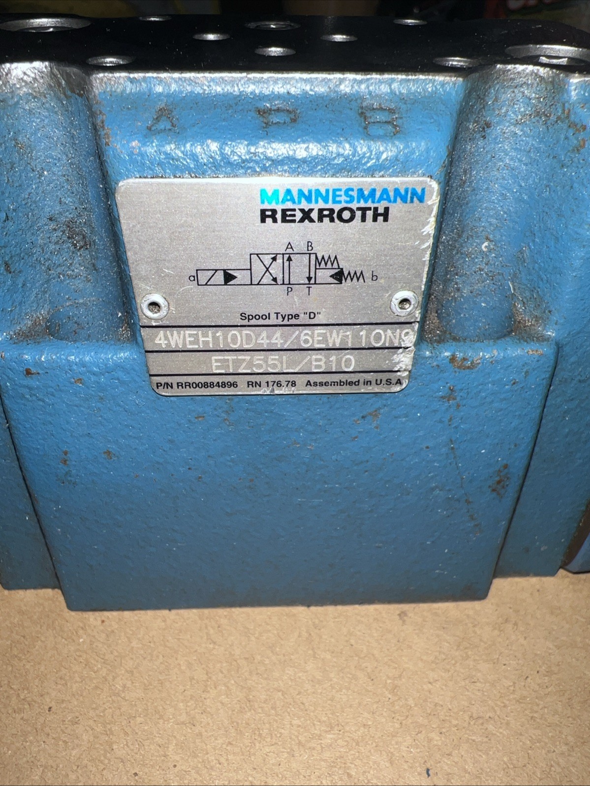 REXROTH 4WEH10D44/6EW11ON9ETZ55L/B10 New Old Stock