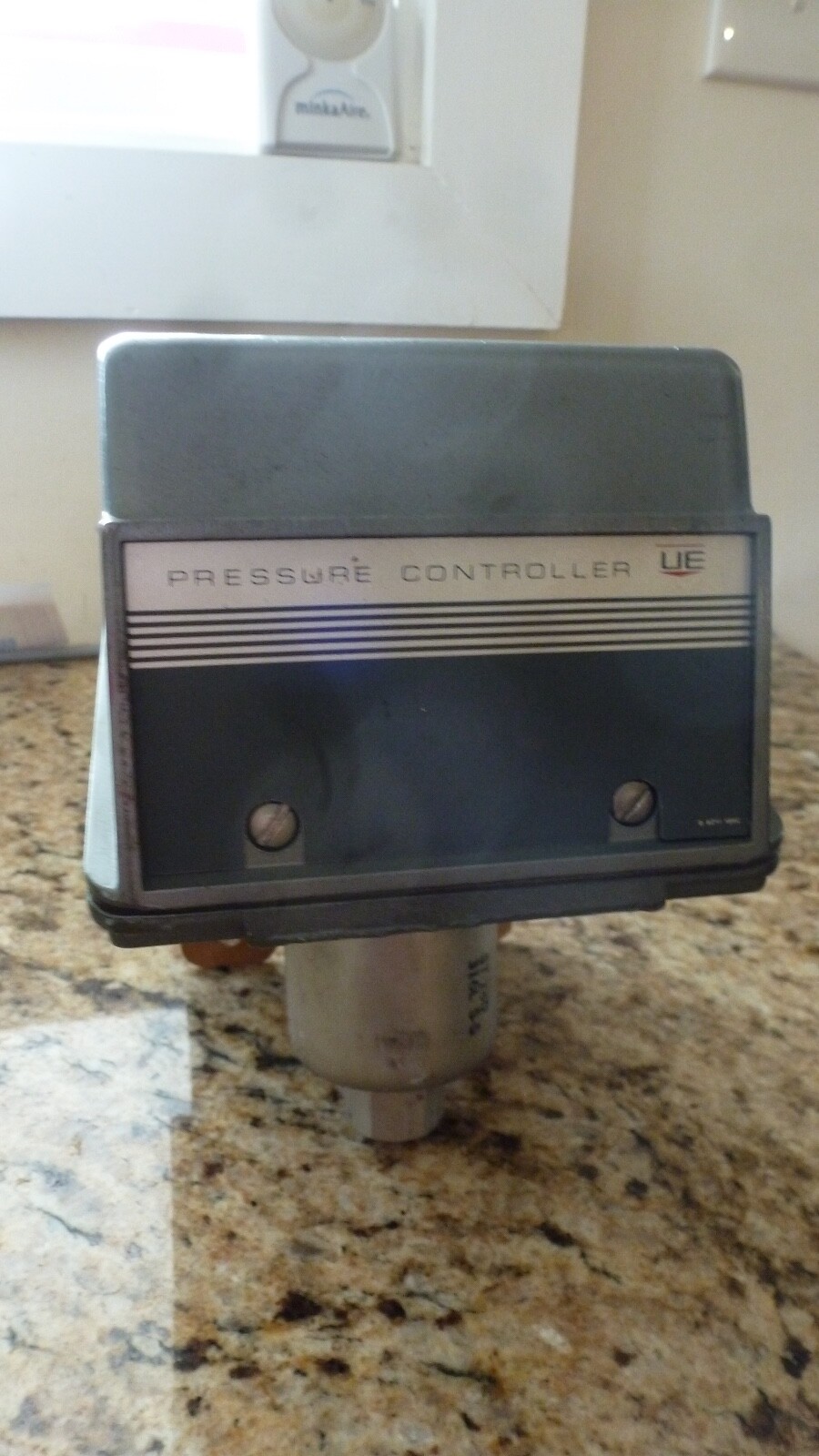 United Electronic Controls J302, S144, 8548 S144, Pressure Controller *new *