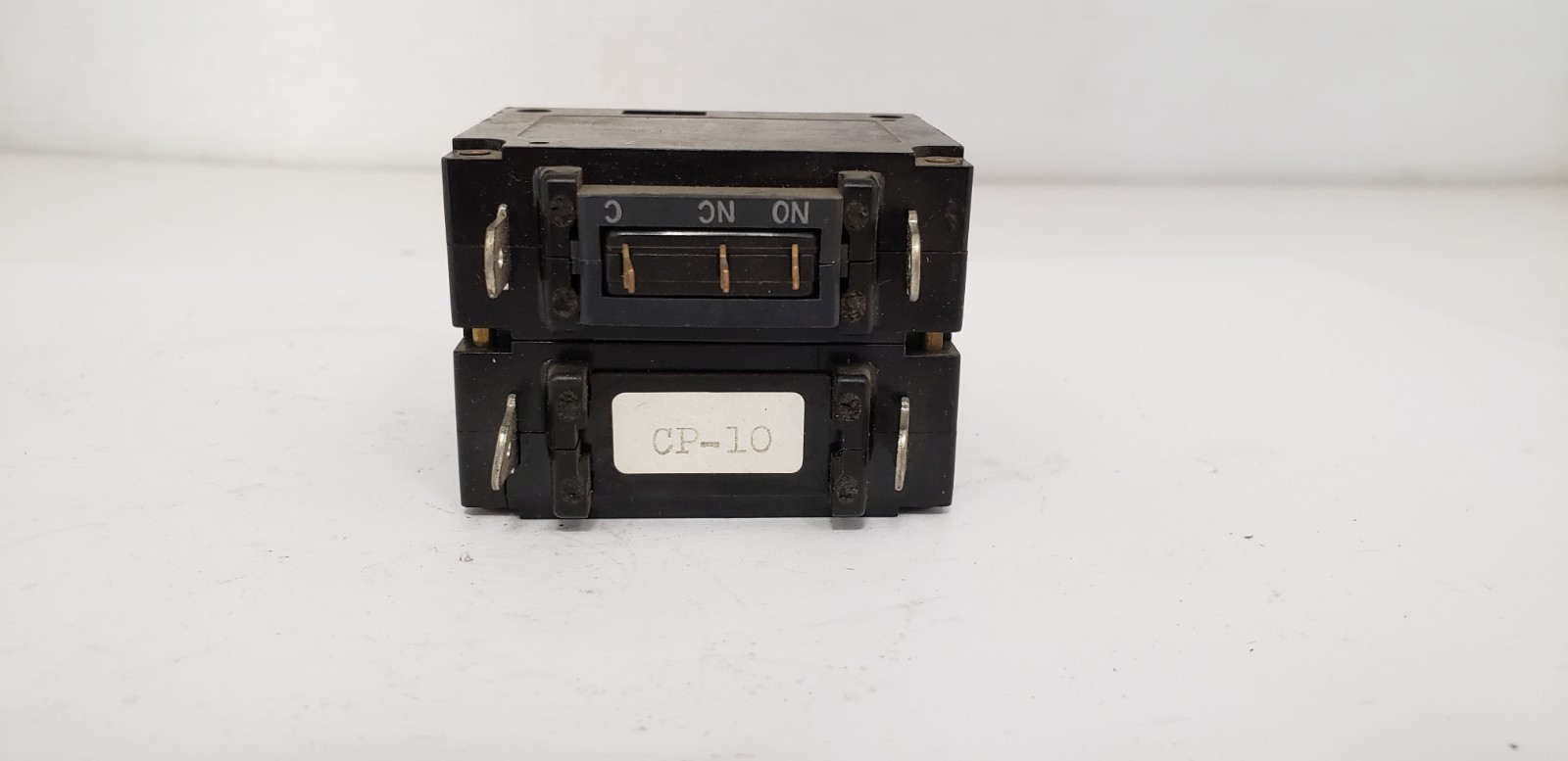 IDEC IZUMI 41-10834 CIRCUIT PROTECTOR, 250VAC, 10A