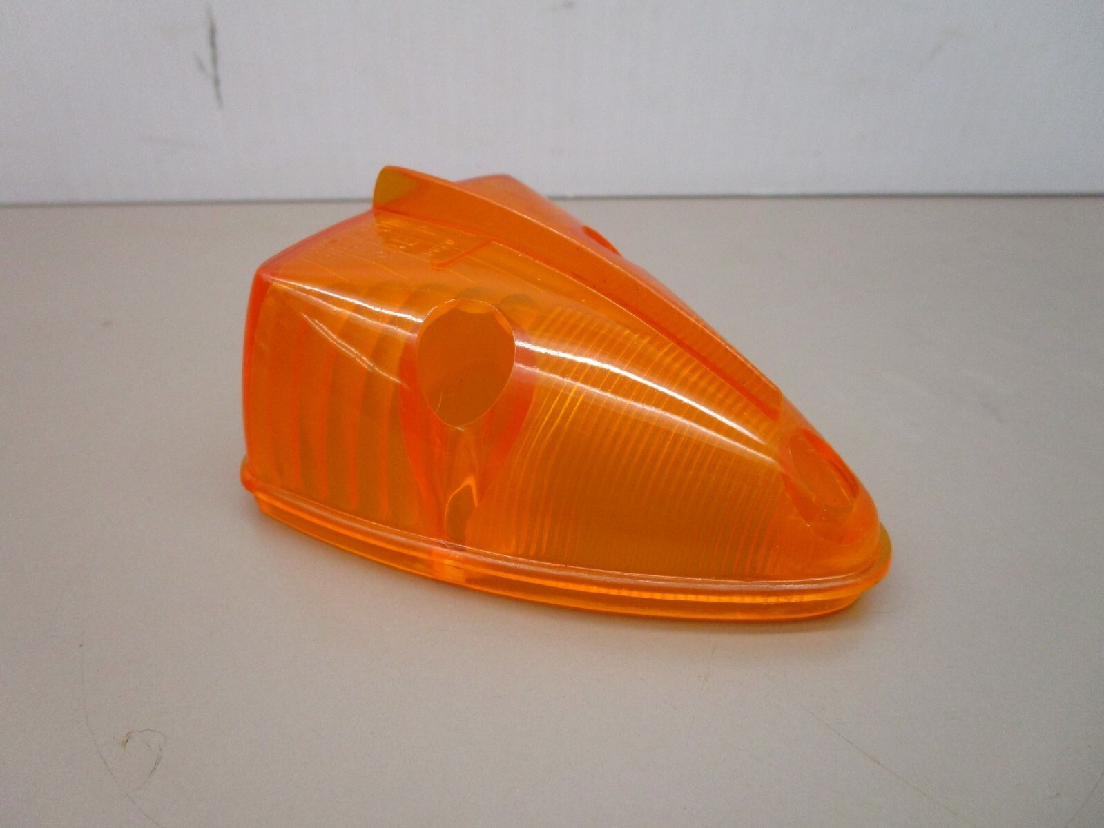 Weldon No. 5050 Amber Clearance Marker Light Lamp Lens Dome 02103406 ( B1-4A)