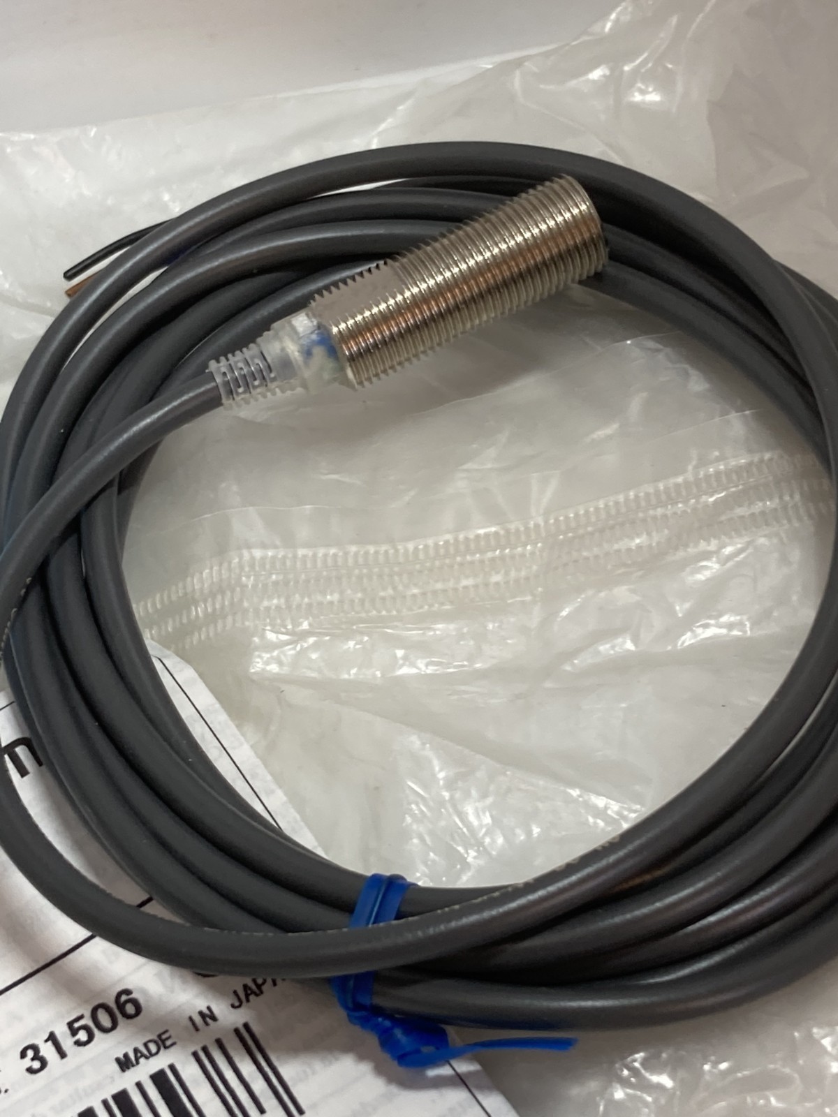 OMRON E2E-X2E1 PROXIMITY SENSOR 12-24VDC 2MM DETECTING DISTANCE NIB