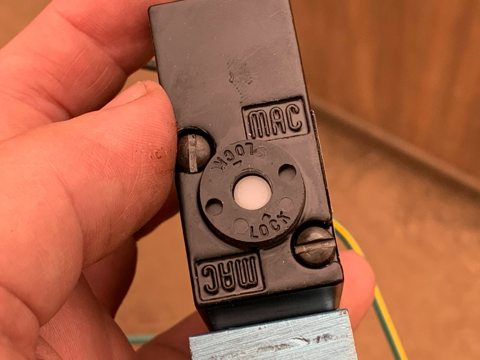 MAC Solenoid Valve 240/60 220/50 6.5w P/N 132B-121NAAA
