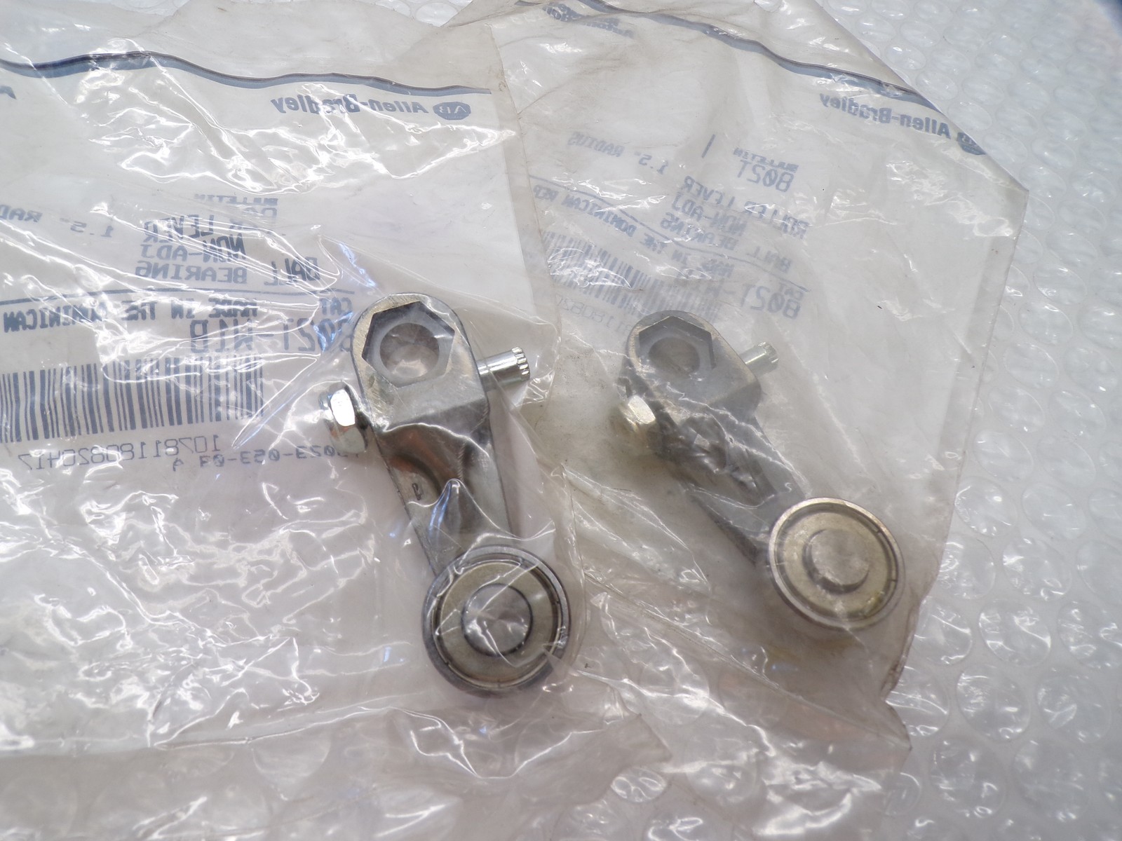 ALLEN BRADLEY 802T-W1B SER.B ROLLER LEVER LOT OF 2 NSMP