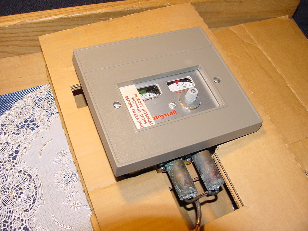 HoneyWell TP954A1608, Temperature Indicating Controller, 0-150F, 20 Foot, NOS