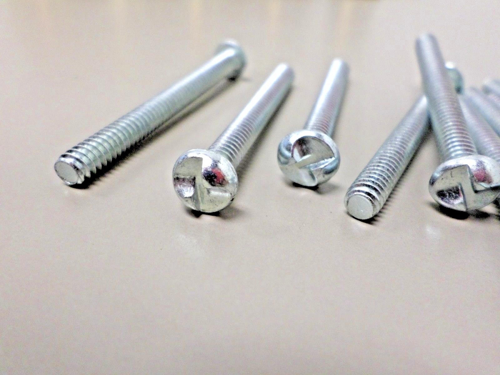 10 Pack – Tamper Proof OWRH MS One Way Drive Machine Screws Zinc 10-24 x 2″