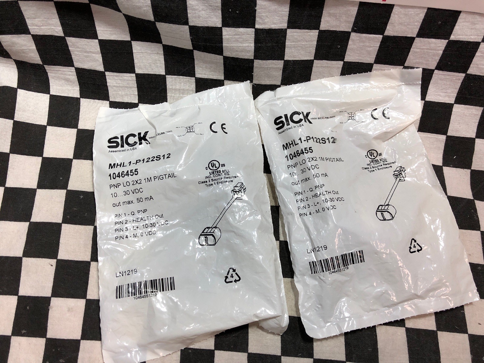 2x SICK MHL1-P122S12, 1046455, PNP LO 2X2 1M PIGTAIL PHOTOELECTRIC SENSOR#1217P2