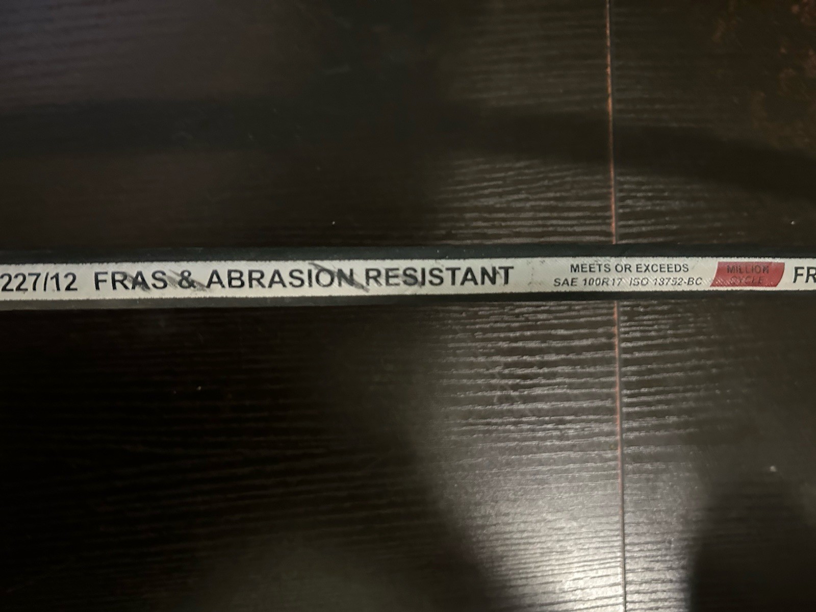 3/8″ X 34” Hydraulic Hose SAE100R17 3100 PSI Straight X 90 JIC Ends (30 36)