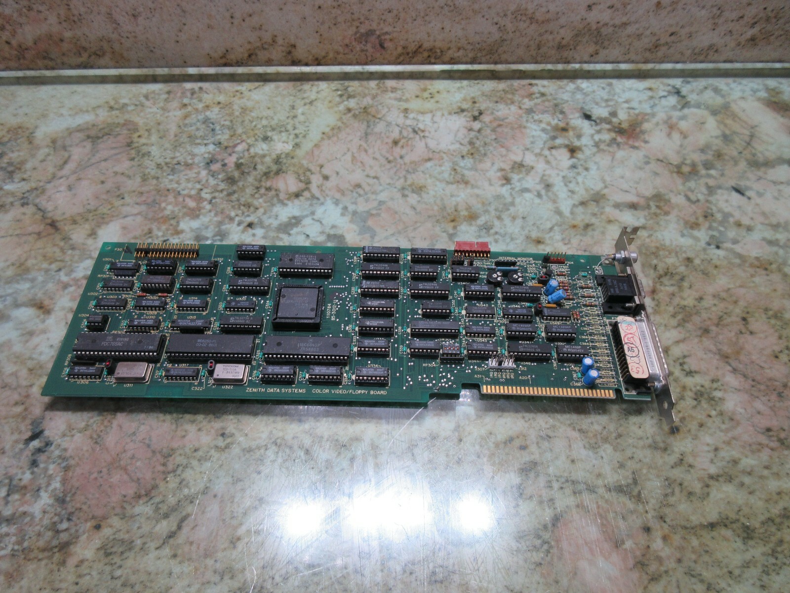 ZENITH DATA SYSTEMS VIDEO/FLOPPY BOARD 110784 85-3012-11 010 080285