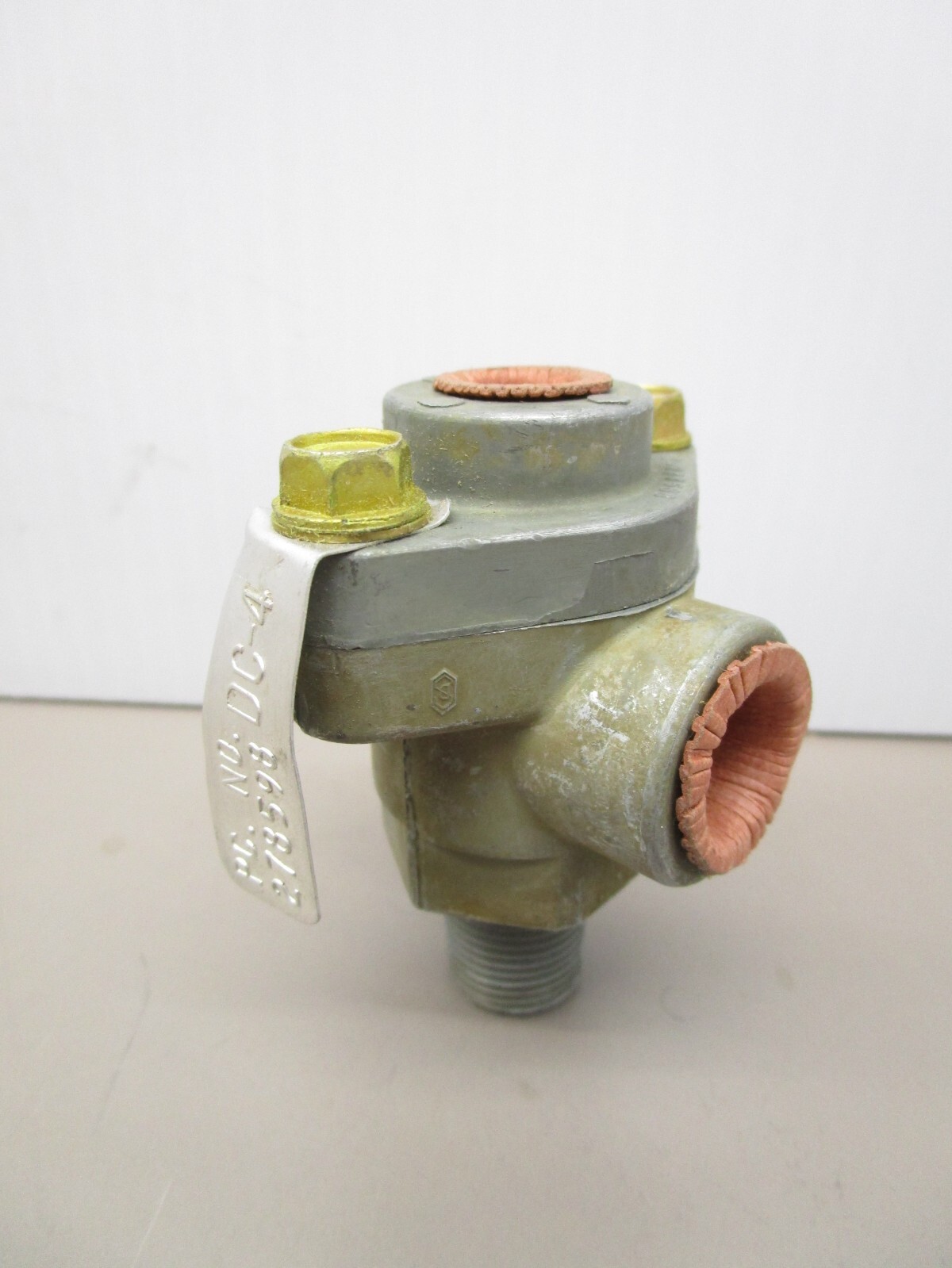 Bendix 278598 DC-4 Double Check Valve for Air Brake Systems