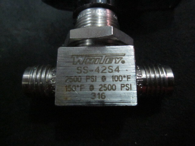 Whitey SS-42S4 Ball Valve SST 14 2500 PSI 100 Degrees Fahrenheit