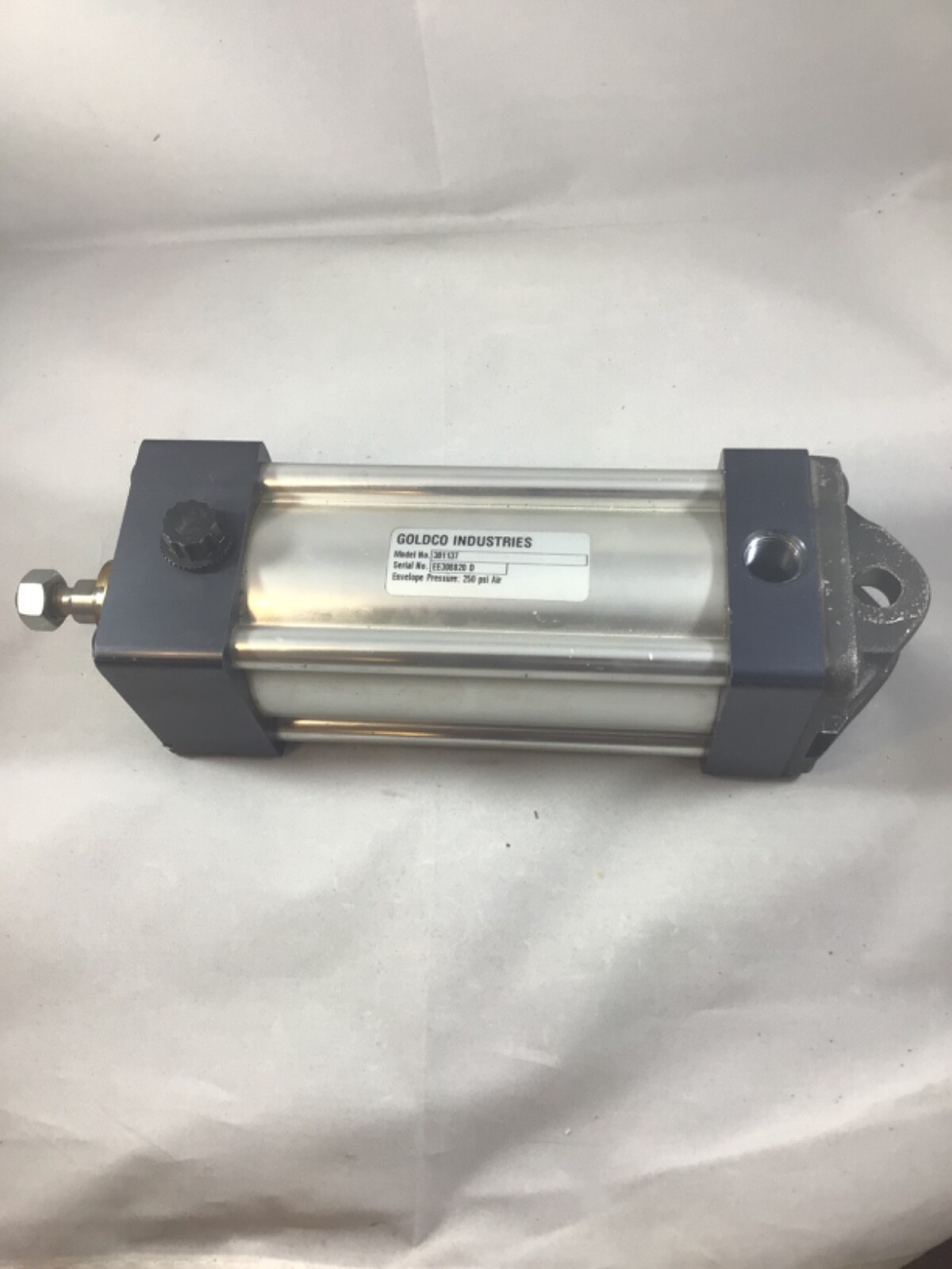 NEW GOLDCO INDUSTRIES AIR CILINDER 301137 250 PSI