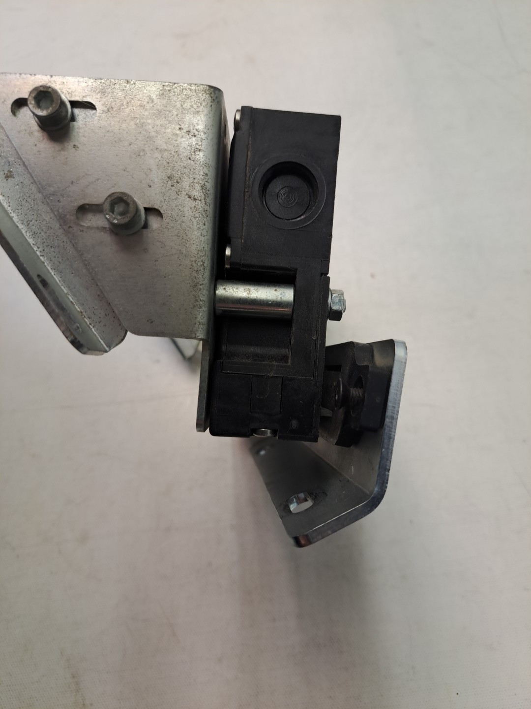 Schmersal AZM 161CC-12/12RK-024 solenoid interlock switch USED