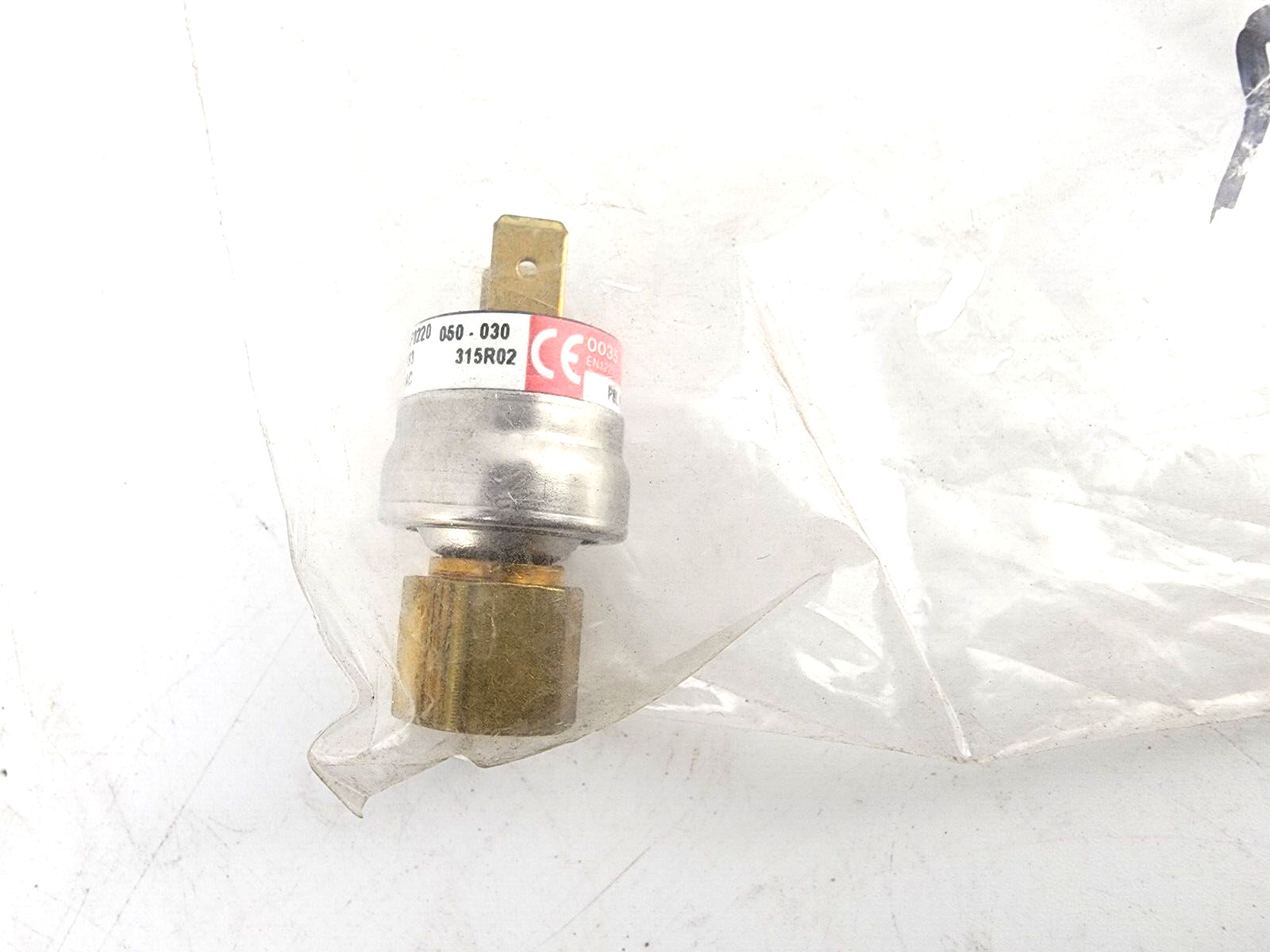 Cornelius 560003493 Press Switch CO2 30-50PSI FCB PINNACLE 1012464