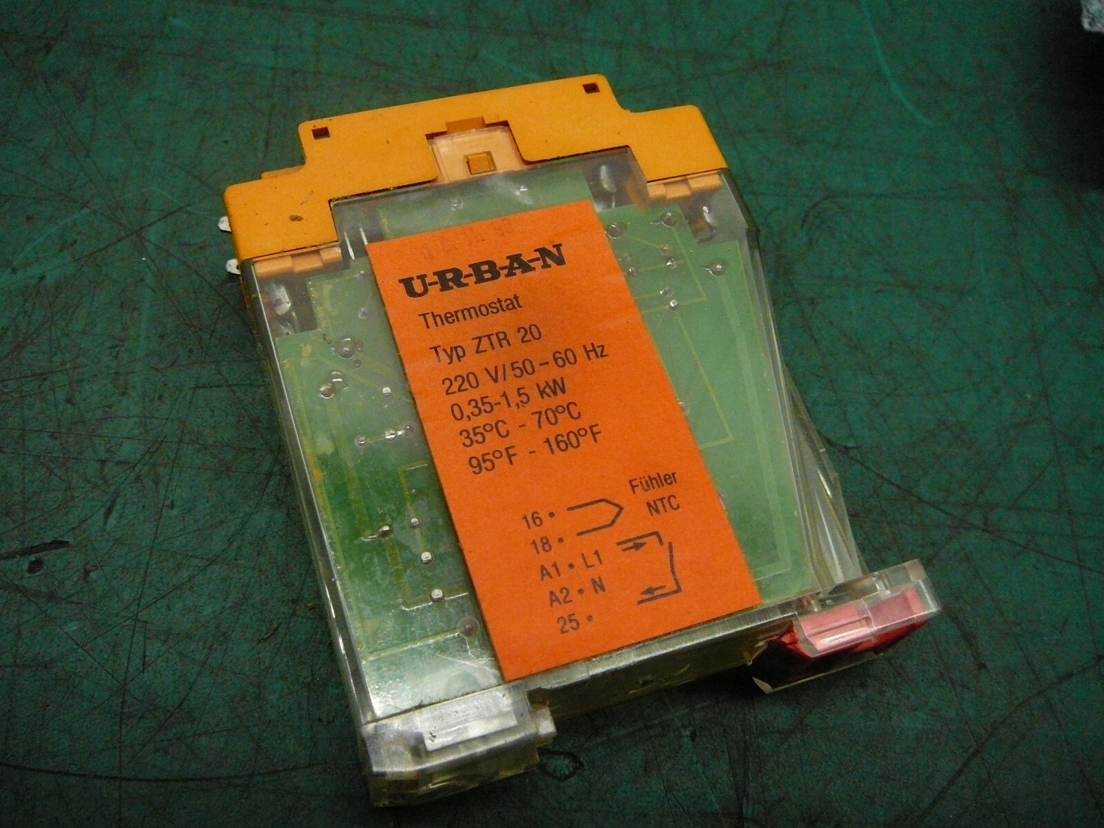 U-R-B-A-N THERMOSTAT TYP ZTR 20 220V 35°C – 70°C 95°F – 160°F