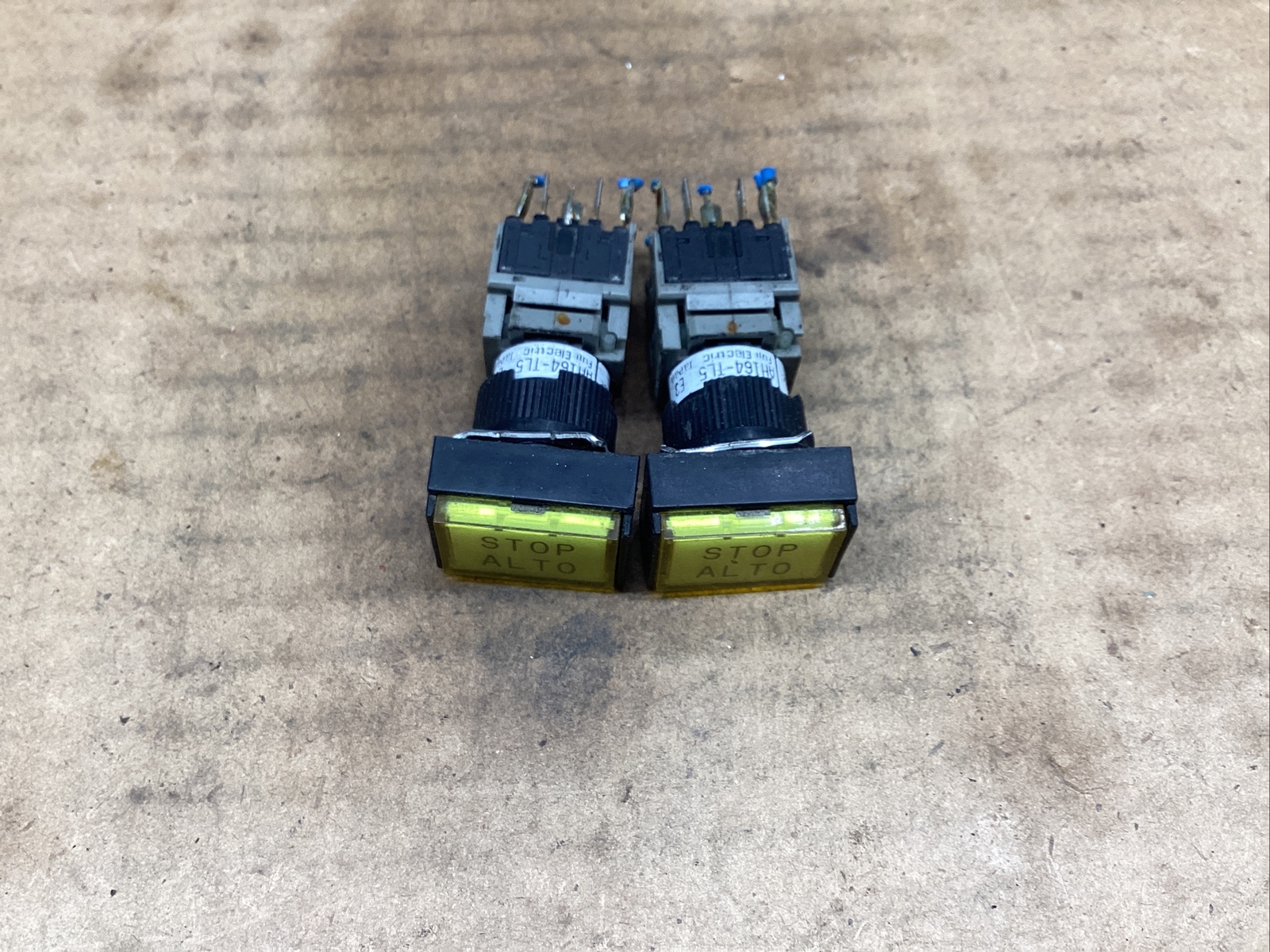 LOT OF 2 YELLOW FUJI ELECTRIC AH164-TL5 LED LAMP SWITCH #811M43