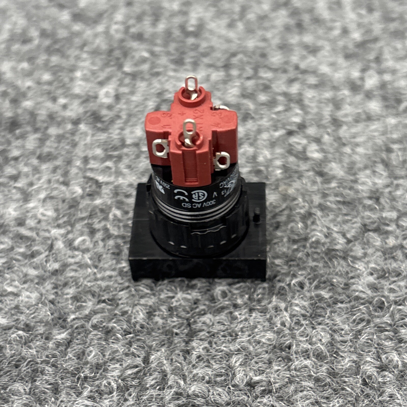 EAO 31-121.0252 Push button switch New Other