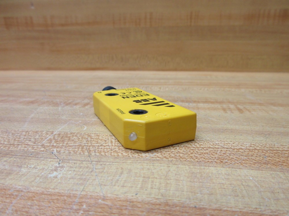 Asea Brown Broveri 2TLA020051R0000 ABB ADAM Sensor 0-15±2mm