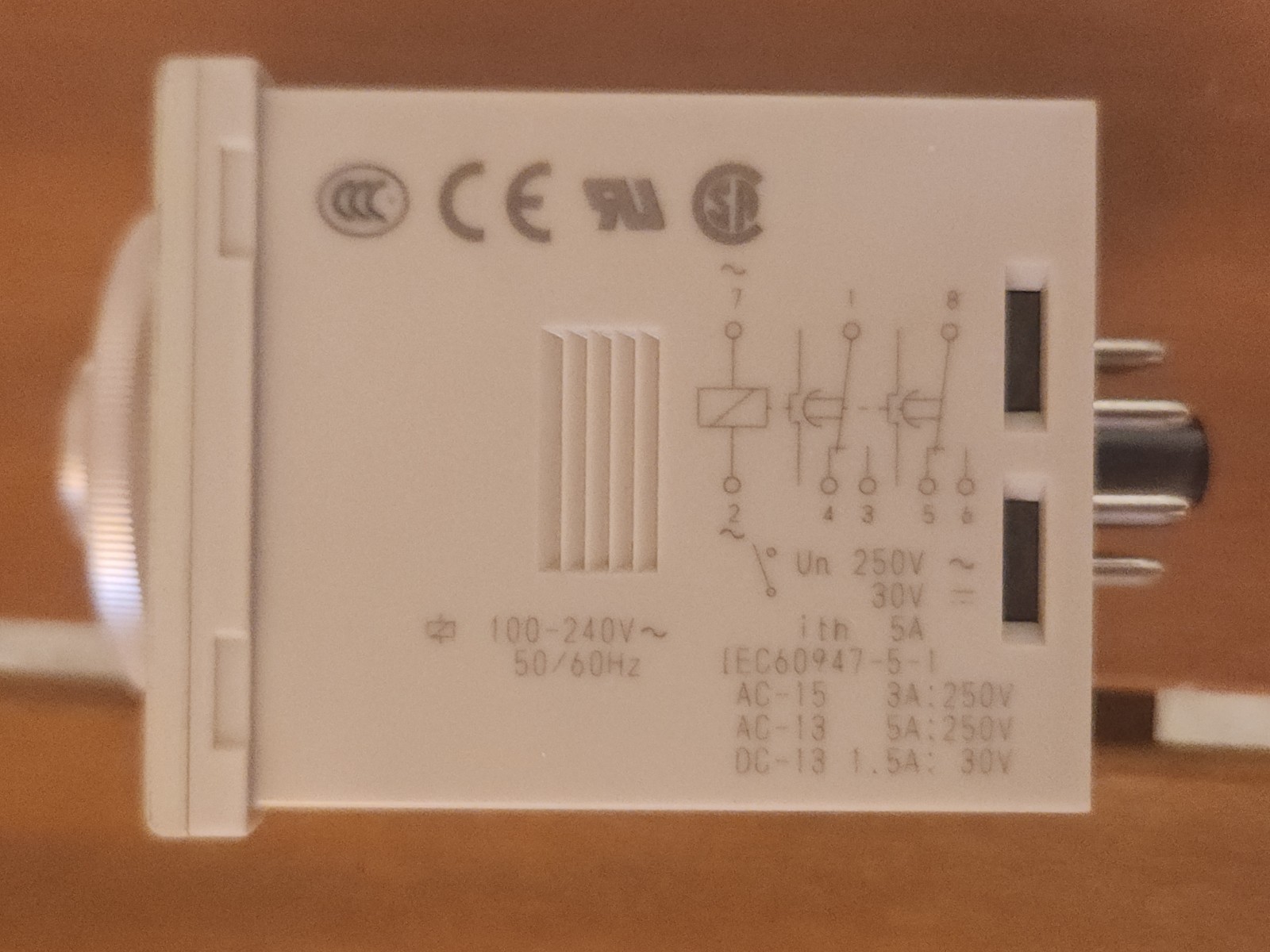 Omron Timer H3CR-F8-300 100-240V 50/60Hz