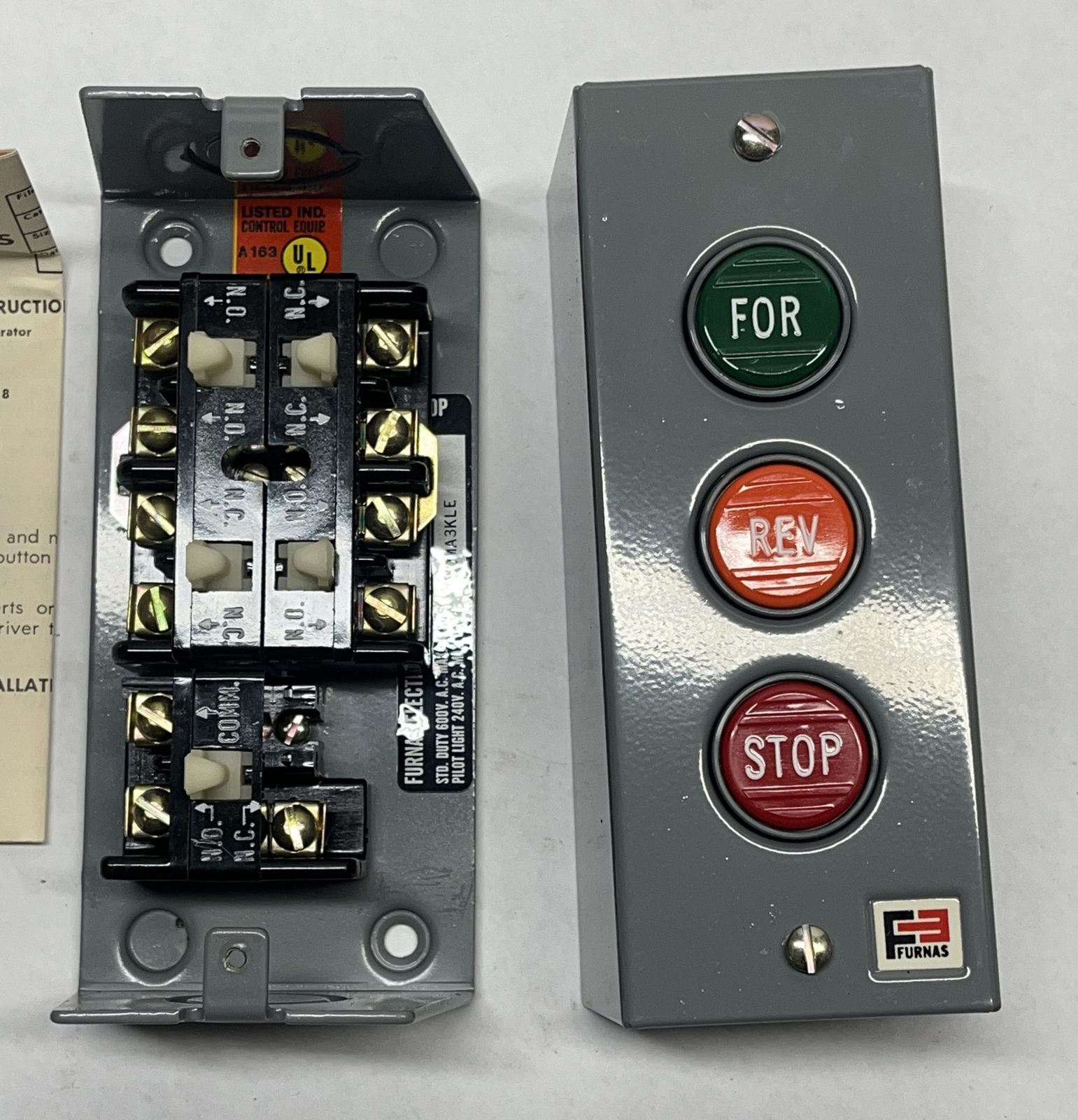 Furnas Siemens 50MA3KLE Forward Reverse Stop 3 Button Control Station New In Box
