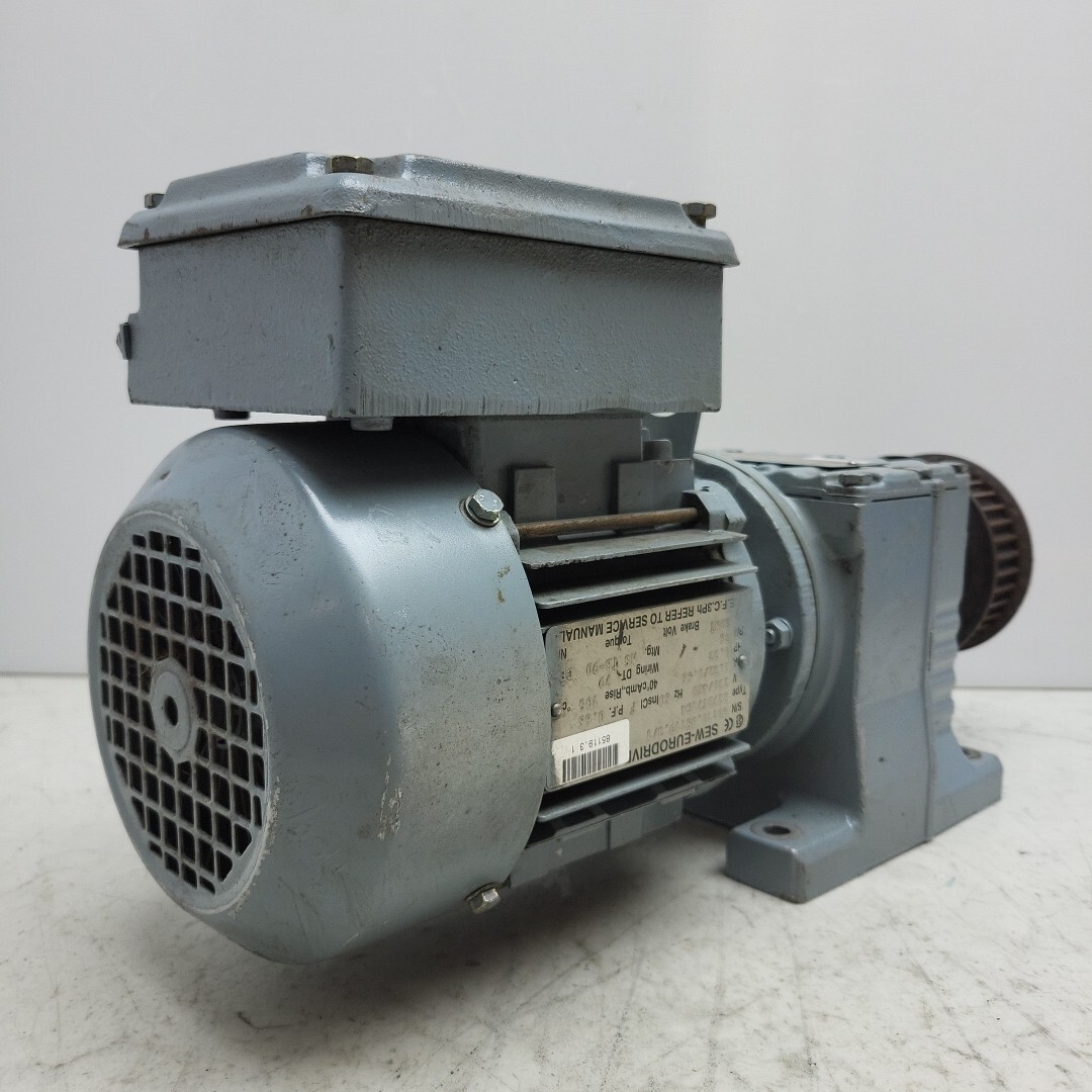 Sew Eurodrive R27DT71C4 Gear Motor .33 Hp Type R27 Gear Reducer 48.17:1 Ratio