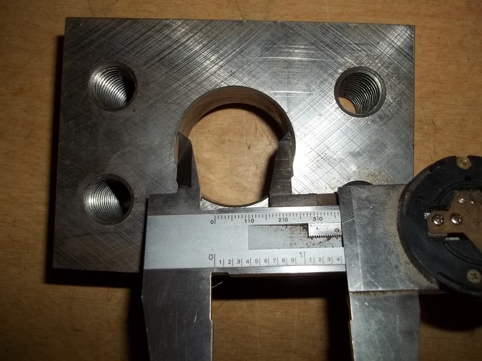 Flange Block 1104 24 24 4-15/32″ x 3-1/4″ x 1-15/36″ ID 1-1/2″ OD 1-3/4″