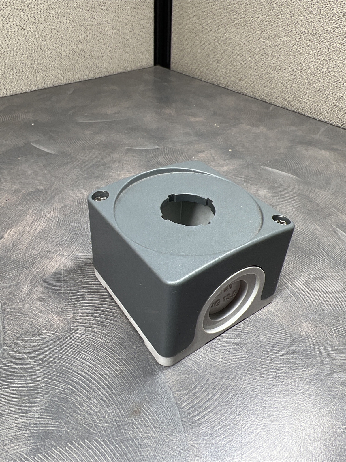 NEW NEVER USED ABB CEP1-0 COMPACT PUSHBUTTON / ESTOP BOX