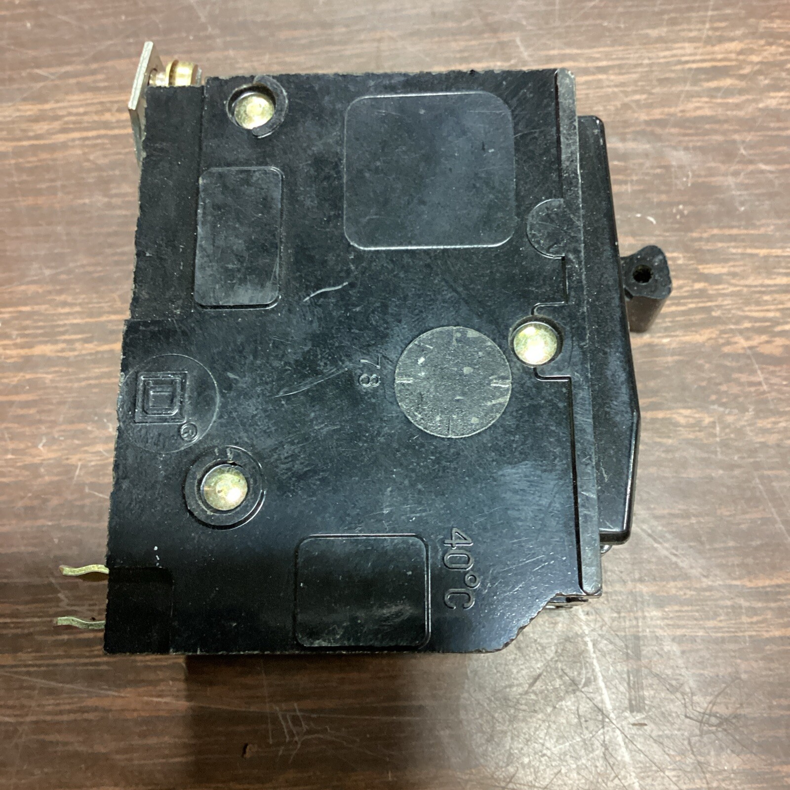 SQUARE D NE-3910 TYPE QO 2 POLE 120/240VAC 15A CIRCUIT BREAKER E40