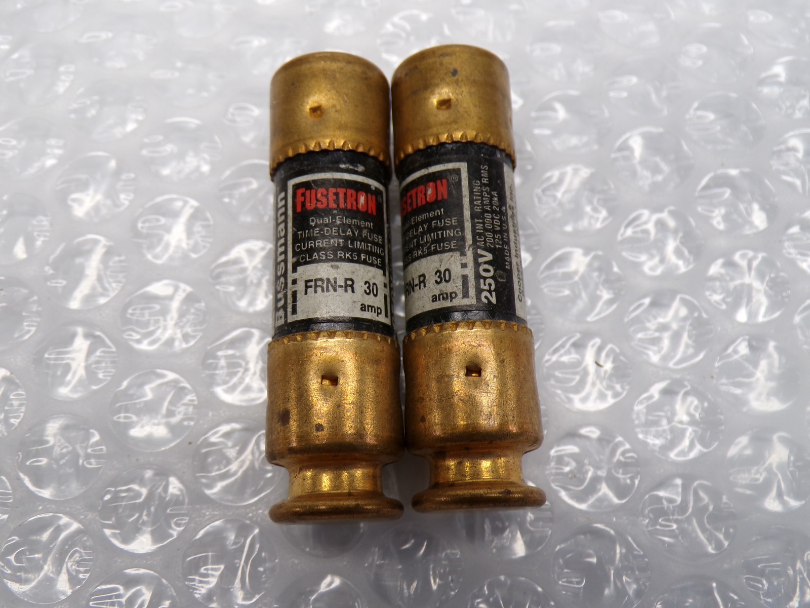 FUSETRON FRN-R-30 FUSE BLACK LOT OF 2 NSNP