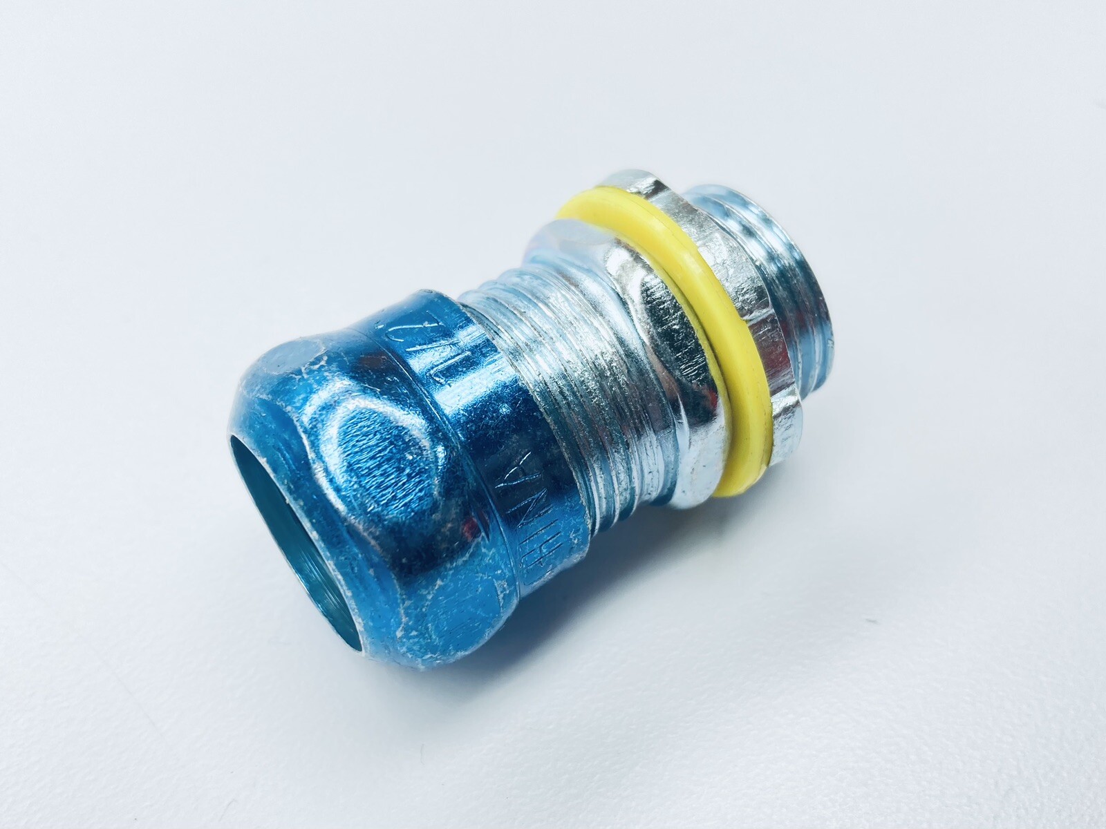 LOT OF 6 UNUSED RACO 2902RT RAINTIGHT COMPRESSION CONNECTOR 1/2″ INSULATED