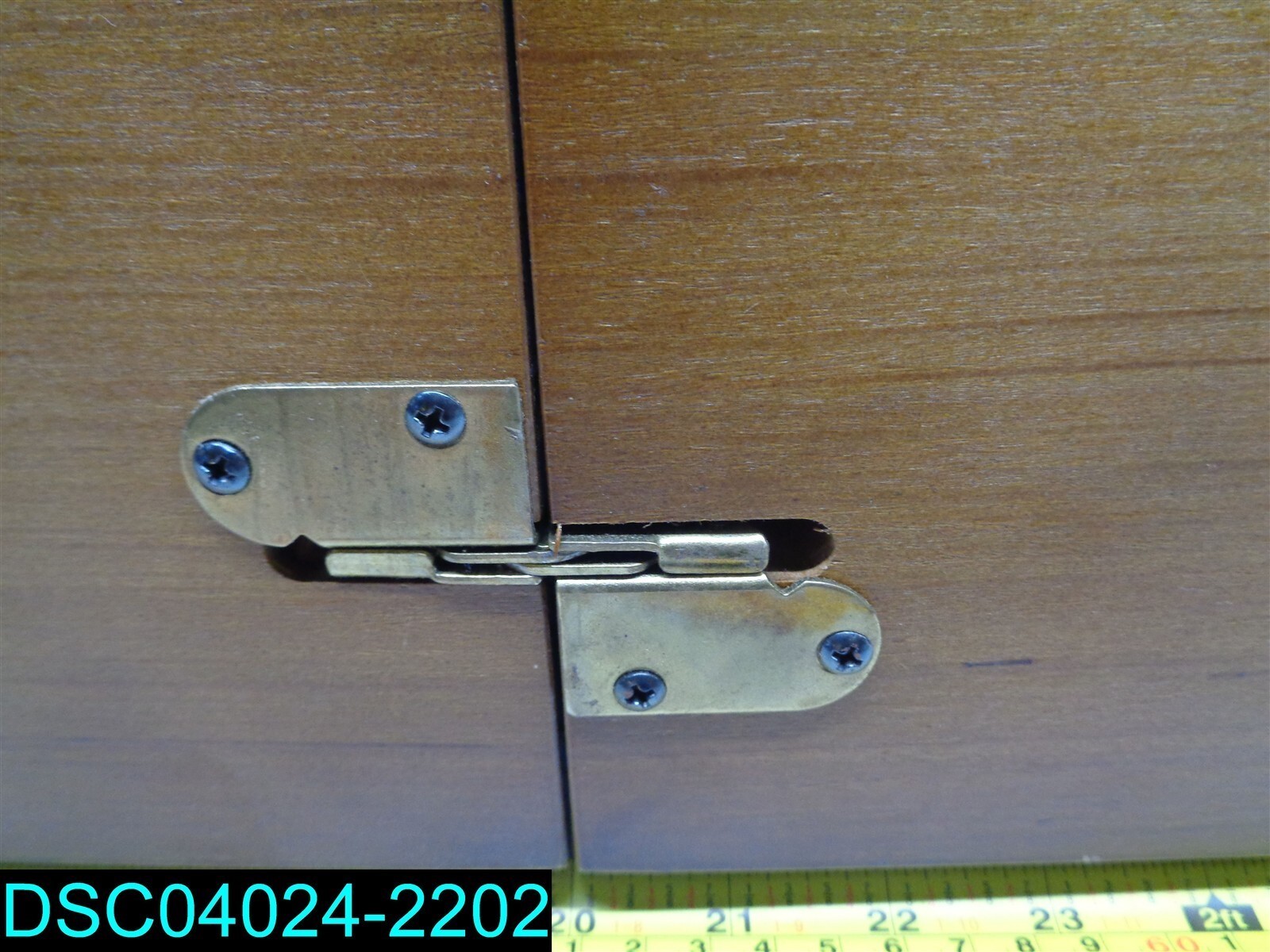 15-3/4″ X 14″ X 2″ TABLE LEAF INSERT HAS CHIPS AND SOME SCRATCHES