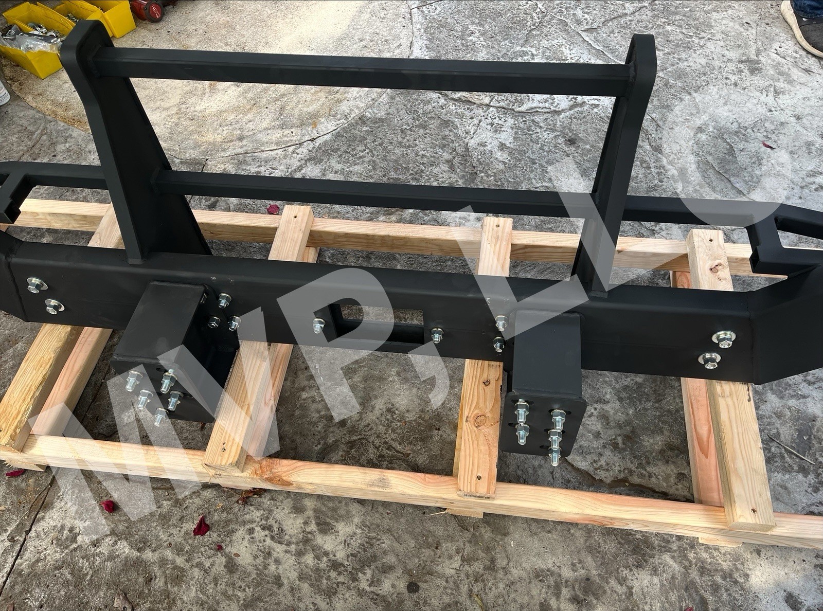“W” Style HMMWV Front Bumper Humvee Brush Guard Fits NON-Turbo Hummer W/ Spacers
