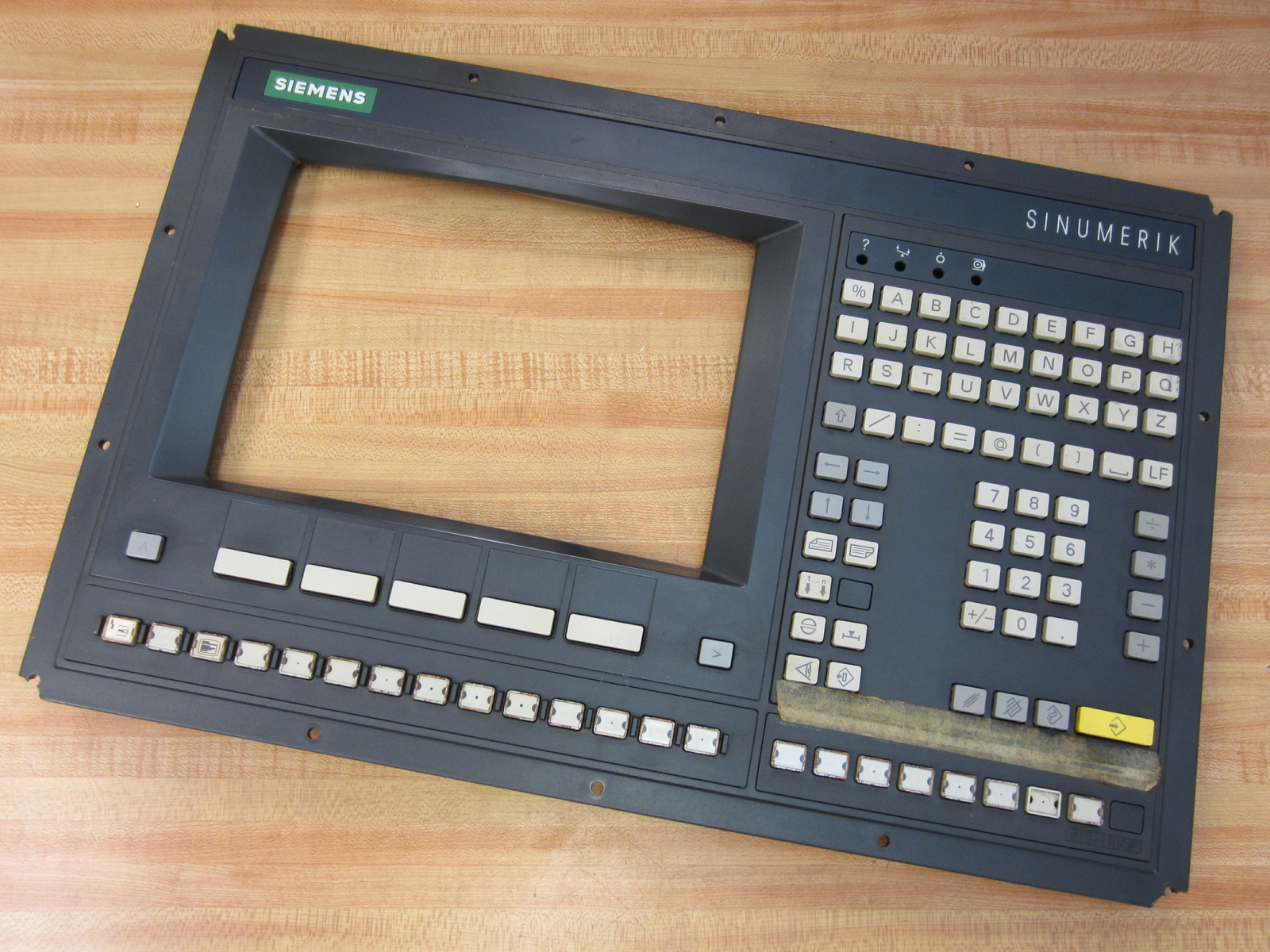 Siemens 6FC3988-7FB20 SINUMERIK 880 12″ Operator Panel/Keypad Panel Only
