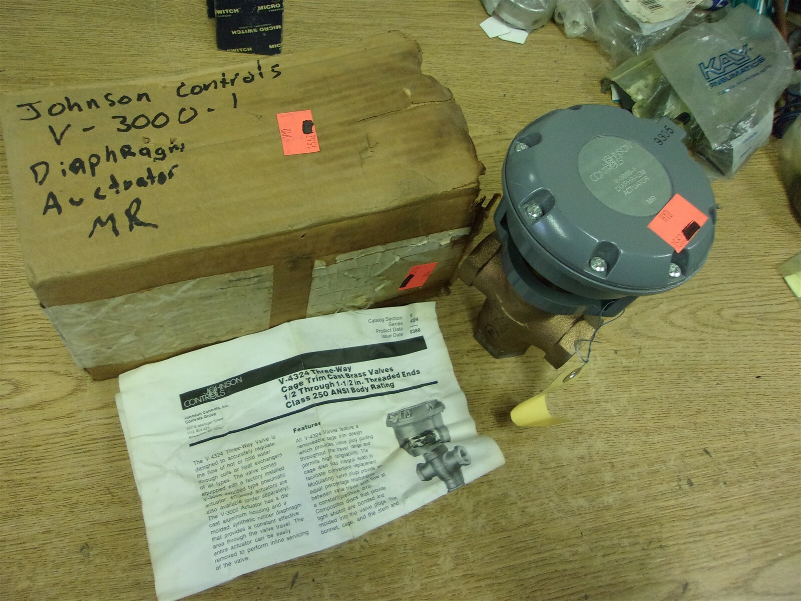 NEW Johnson Controls V-3000-1 Diaphragm Actuator MR *FREE SHIPPING*