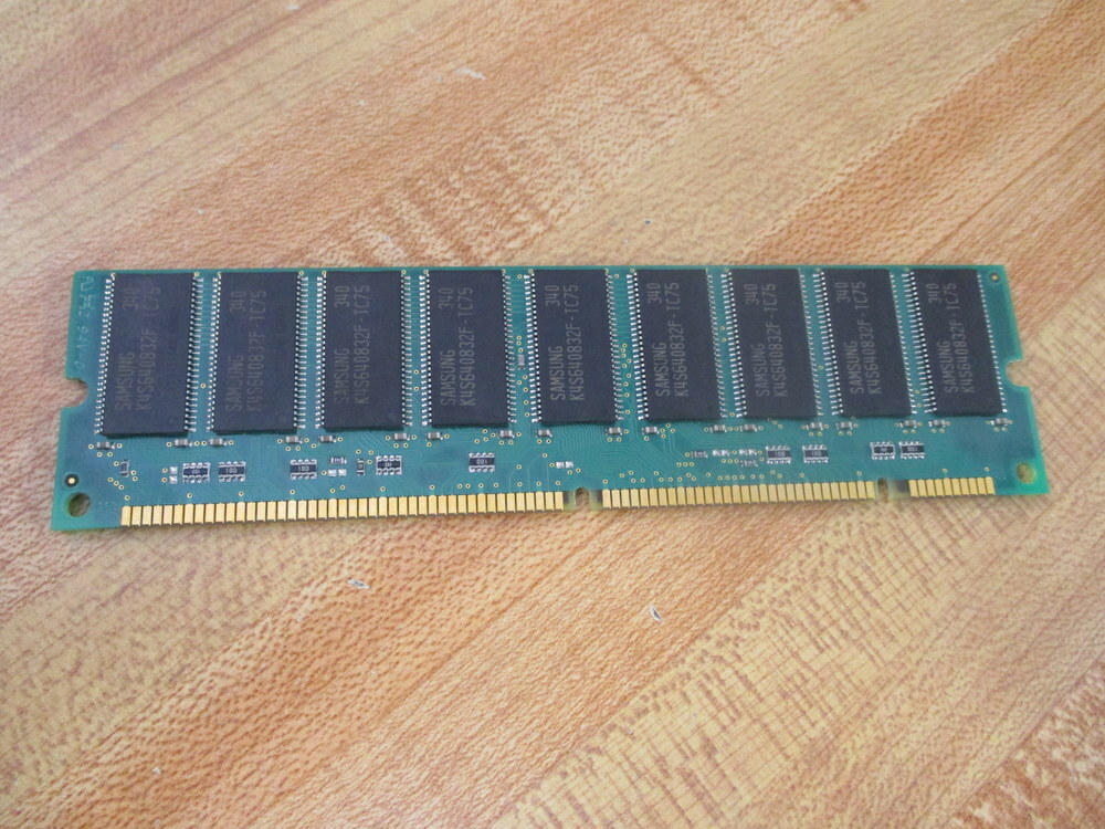 Samsung PC133U-333-542 PCSDRAM PC133U333542 M374S1623FTSC7A w/18 Chips